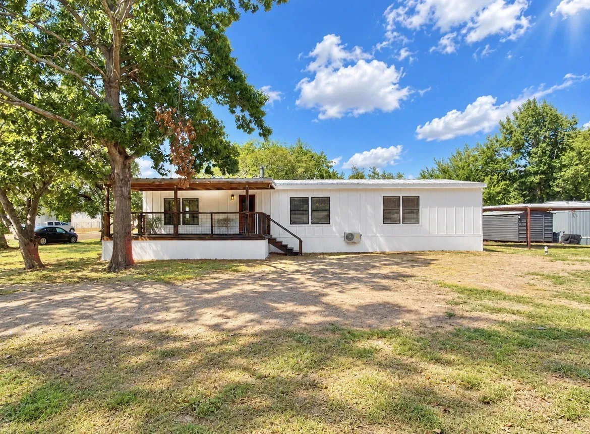 Mobile Home For Sale in Mc Lennan County , 4676 Old Dallas Road, Elm Mott, Texas 76640, 3 Bedroom, 2 Bathroom, Garage spaces, 1,900 Sqft, built in 1985, mls#21378930, Real Estate Agent in Elm Mott, Homes For Sale in Mc Lennan county, Homes For Sale in Elm Mott, Realtor in Elm Mott Texas, Real Estate Brokerage Independent Realty Texas, Luminita Cordes Realtor