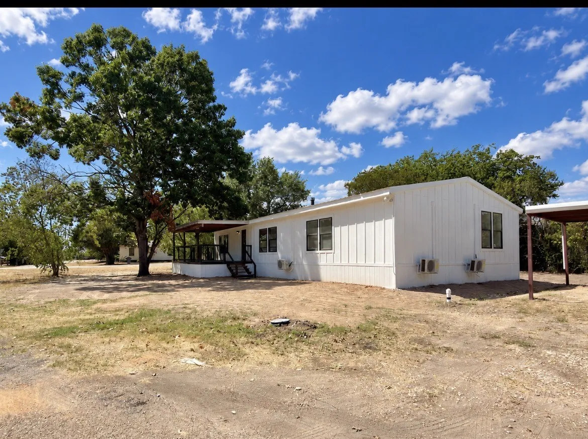 Mobile Home For Sale in Mc Lennan County , 4676 Old Dallas Road, Elm Mott, Texas 76640, 3 Bedroom, 2 Bathroom, Garage spaces, 1,900 Sqft, built in 1985, mls#21378930, Real Estate Agent in Elm Mott, Homes For Sale in Mc Lennan county, Homes For Sale in Elm Mott, Realtor in Elm Mott Texas, Real Estate Brokerage Independent Realty Texas, Luminita Cordes Realtor