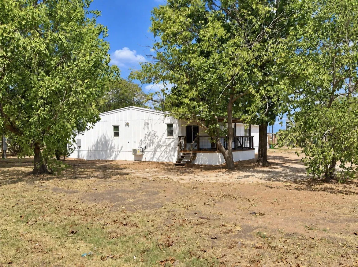 Mobile Home For Sale in Mc Lennan County , 4676 Old Dallas Road, Elm Mott, Texas 76640, 3 Bedroom, 2 Bathroom, Garage spaces, 1,900 Sqft, built in 1985, mls#21378930, Real Estate Agent in Elm Mott, Homes For Sale in Mc Lennan county, Homes For Sale in Elm Mott, Realtor in Elm Mott Texas, Real Estate Brokerage Independent Realty Texas, Luminita Cordes Realtor