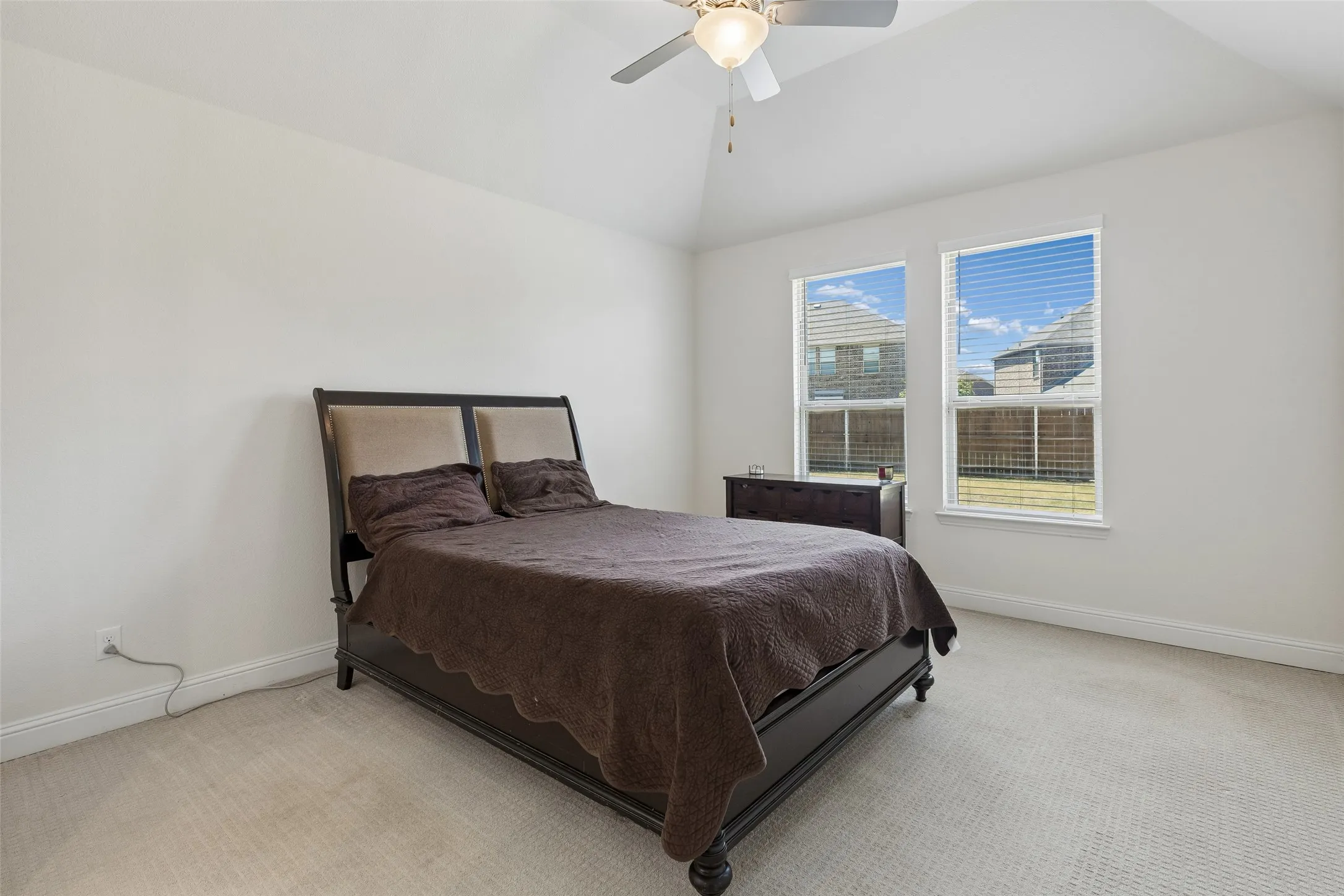 Single Family Residence For Sale in Collin County , 3103 Royal Lane, Celina, Texas 75009, 4 Bedroom, 4 Bathroom, 2 Garage spaces, 3,245 Sqft, built in 2019, mls#21379787, Real Estate Agent in Celina, Homes For Sale in Collin county, Homes For Sale in Celina, Realtor in Celina Texas, Real Estate Brokerage Independent Realty Texas, Luminita Cordes Realtor