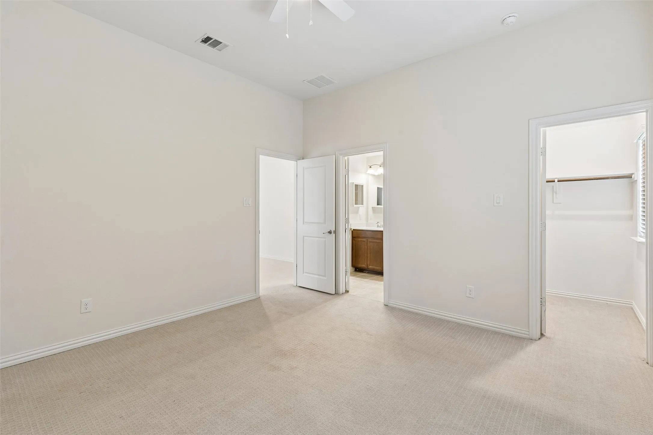 Single Family Residence For Sale in Collin County , 3103 Royal Lane, Celina, Texas 75009, 4 Bedroom, 4 Bathroom, 2 Garage spaces, 3,245 Sqft, built in 2019, mls#21379787, Real Estate Agent in Celina, Homes For Sale in Collin county, Homes For Sale in Celina, Realtor in Celina Texas, Real Estate Brokerage Independent Realty Texas, Luminita Cordes Realtor