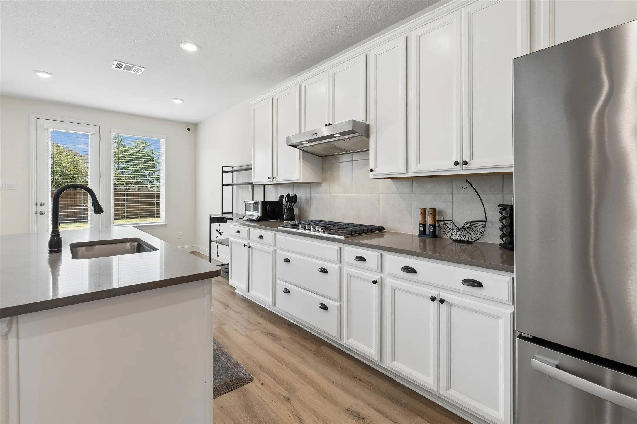 Single Family Residence For Sale in Collin County , 3103 Royal Lane, Celina, Texas 75009, 4 Bedroom, 4 Bathroom, 2 Garage spaces, 3,245 Sqft, built in 2019, mls#21379787, Real Estate Agent in Celina, Homes For Sale in Collin county, Homes For Sale in Celina, Realtor in Celina Texas, Real Estate Brokerage Independent Realty Texas, Luminita Cordes Realtor