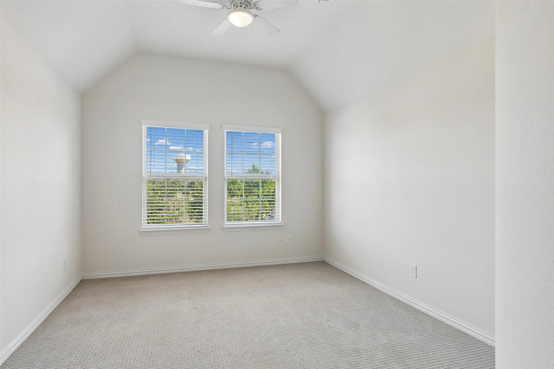 Single Family Residence For Sale in Collin County , 3103 Royal Lane, Celina, Texas 75009, 4 Bedroom, 4 Bathroom, 2 Garage spaces, 3,245 Sqft, built in 2019, mls#21379787, Real Estate Agent in Celina, Homes For Sale in Collin county, Homes For Sale in Celina, Realtor in Celina Texas, Real Estate Brokerage Independent Realty Texas, Luminita Cordes Realtor