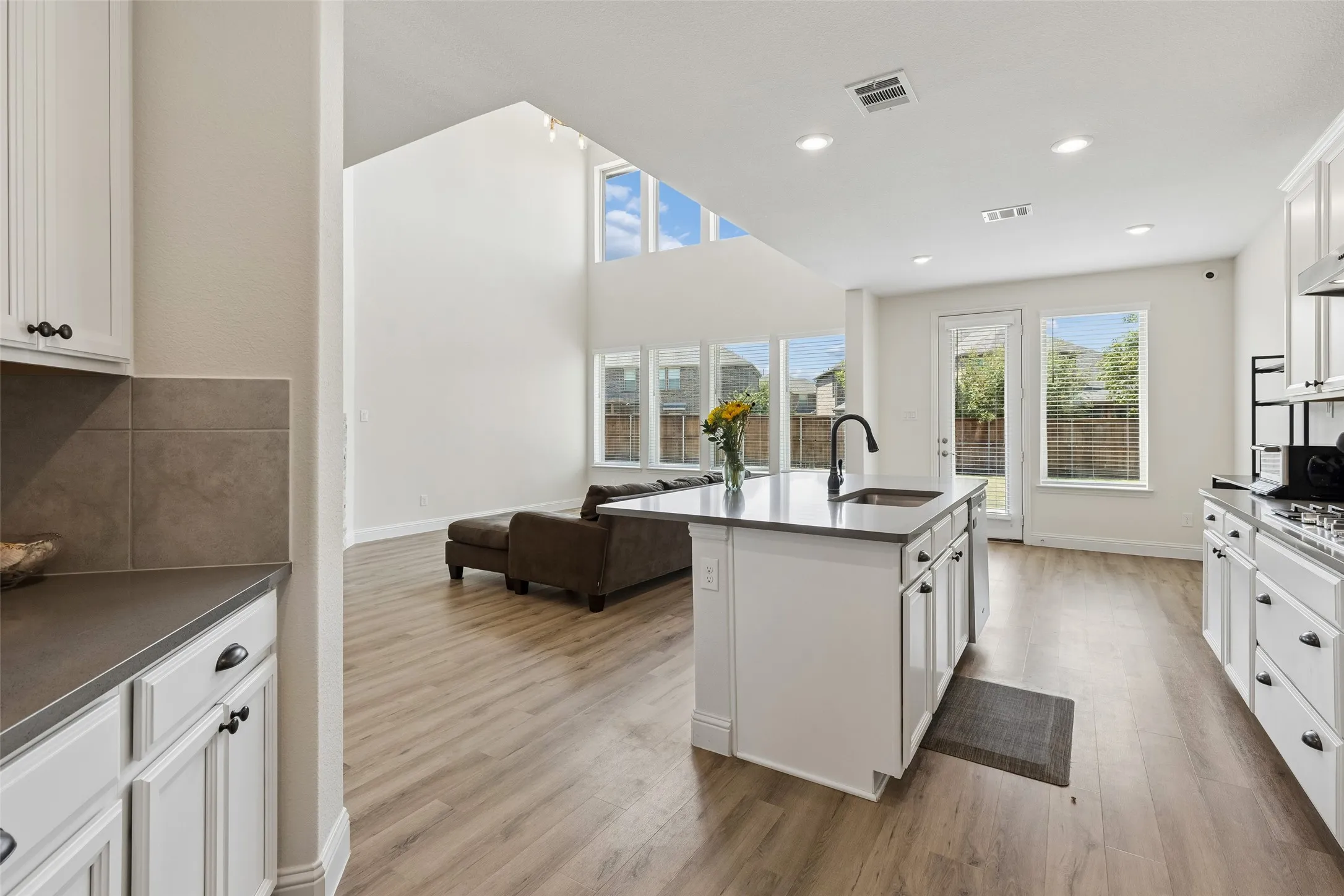 Single Family Residence For Sale in Collin County , 3103 Royal Lane, Celina, Texas 75009, 4 Bedroom, 4 Bathroom, 2 Garage spaces, 3,245 Sqft, built in 2019, mls#21379787, Real Estate Agent in Celina, Homes For Sale in Collin county, Homes For Sale in Celina, Realtor in Celina Texas, Real Estate Brokerage Independent Realty Texas, Luminita Cordes Realtor
