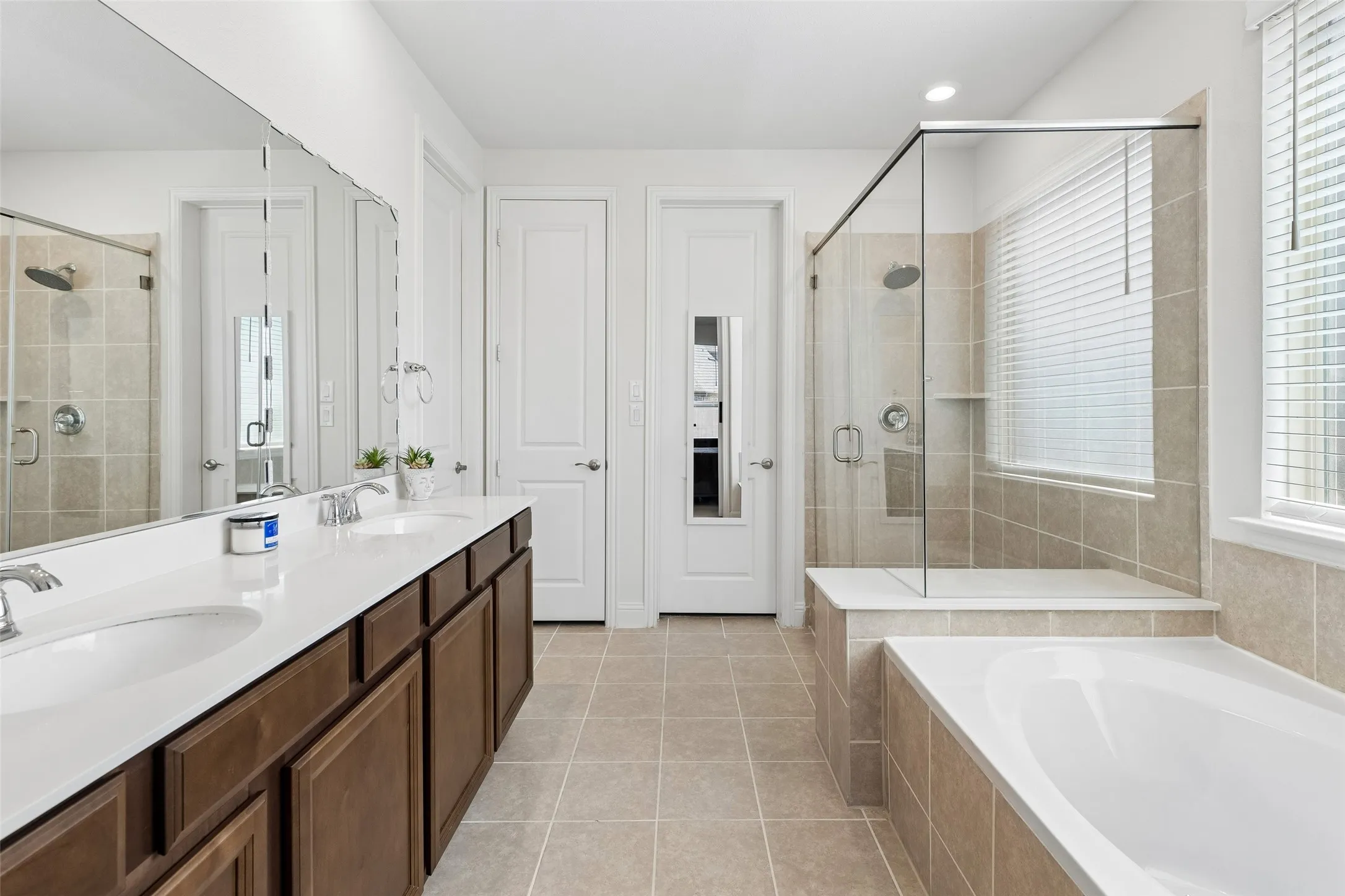 Single Family Residence For Sale in Collin County , 3103 Royal Lane, Celina, Texas 75009, 4 Bedroom, 4 Bathroom, 2 Garage spaces, 3,245 Sqft, built in 2019, mls#21379787, Real Estate Agent in Celina, Homes For Sale in Collin county, Homes For Sale in Celina, Realtor in Celina Texas, Real Estate Brokerage Independent Realty Texas, Luminita Cordes Realtor
