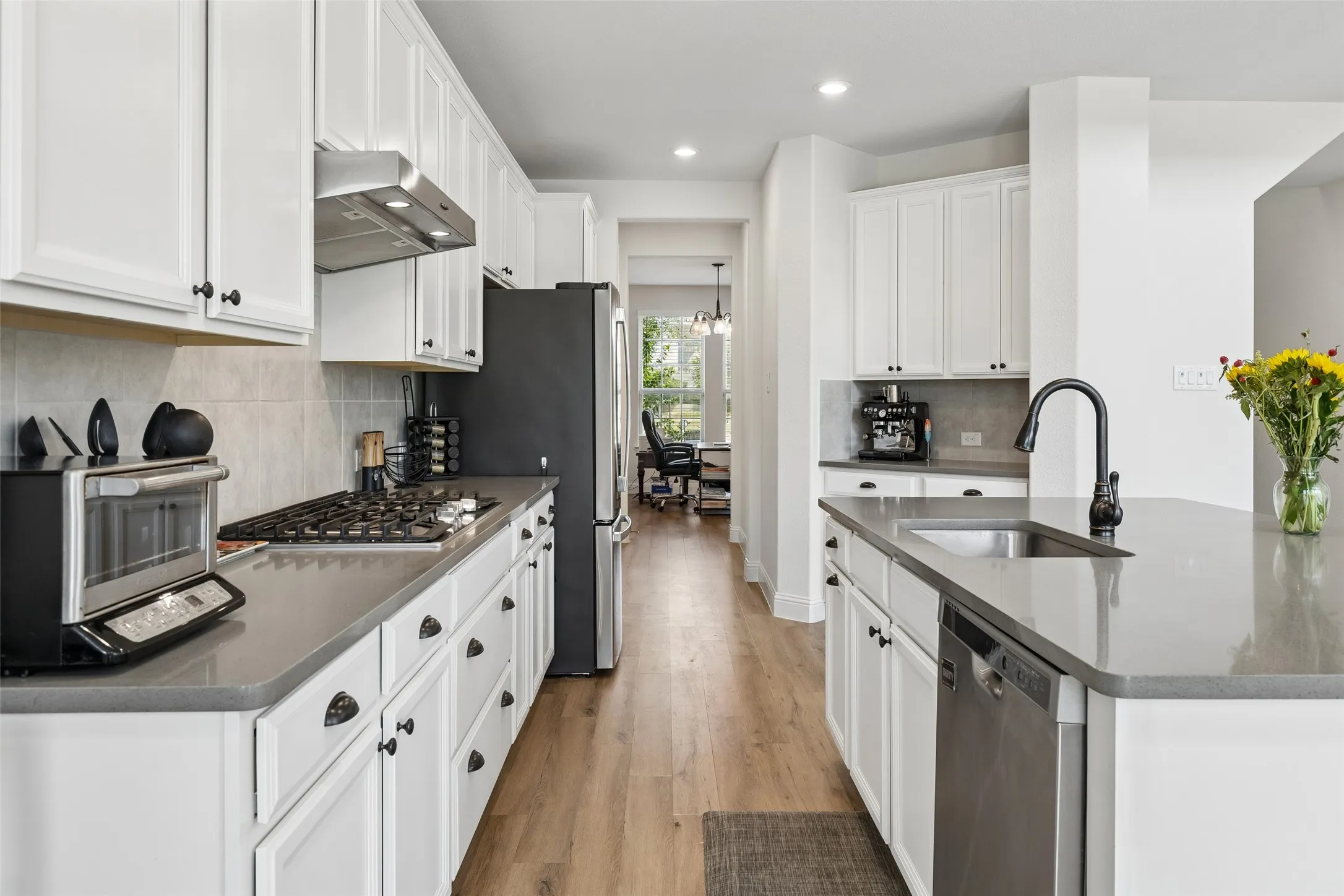 Single Family Residence For Sale in Collin County , 3103 Royal Lane, Celina, Texas 75009, 4 Bedroom, 4 Bathroom, 2 Garage spaces, 3,245 Sqft, built in 2019, mls#21379787, Real Estate Agent in Celina, Homes For Sale in Collin county, Homes For Sale in Celina, Realtor in Celina Texas, Real Estate Brokerage Independent Realty Texas, Luminita Cordes Realtor