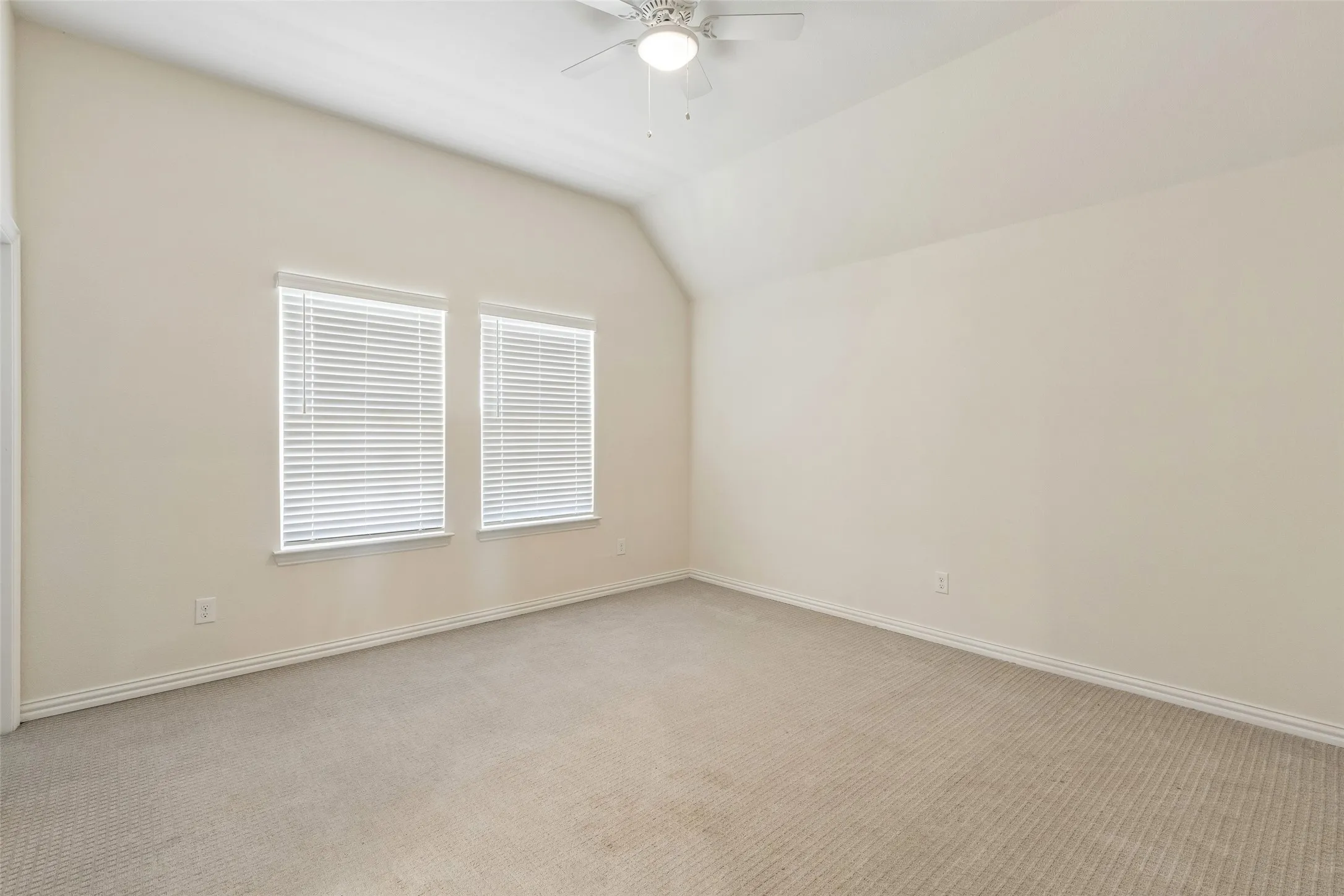 Single Family Residence For Sale in Collin County , 3103 Royal Lane, Celina, Texas 75009, 4 Bedroom, 4 Bathroom, 2 Garage spaces, 3,245 Sqft, built in 2019, mls#21379787, Real Estate Agent in Celina, Homes For Sale in Collin county, Homes For Sale in Celina, Realtor in Celina Texas, Real Estate Brokerage Independent Realty Texas, Luminita Cordes Realtor