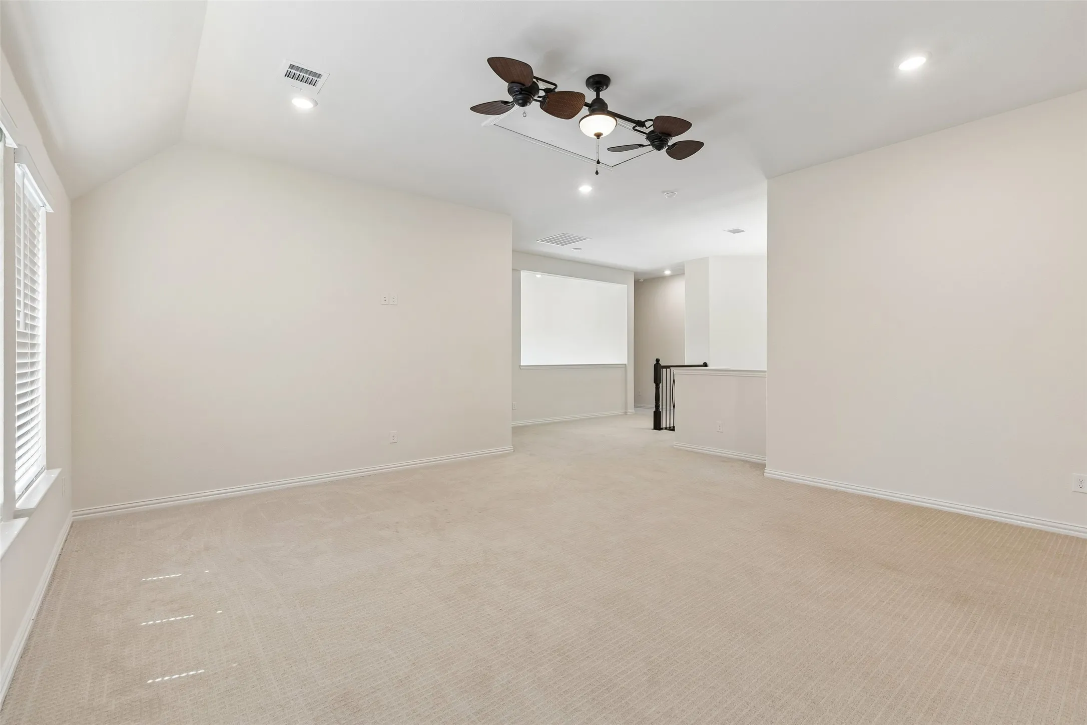 Single Family Residence For Sale in Collin County , 3103 Royal Lane, Celina, Texas 75009, 4 Bedroom, 4 Bathroom, 2 Garage spaces, 3,245 Sqft, built in 2019, mls#21379787, Real Estate Agent in Celina, Homes For Sale in Collin county, Homes For Sale in Celina, Realtor in Celina Texas, Real Estate Brokerage Independent Realty Texas, Luminita Cordes Realtor