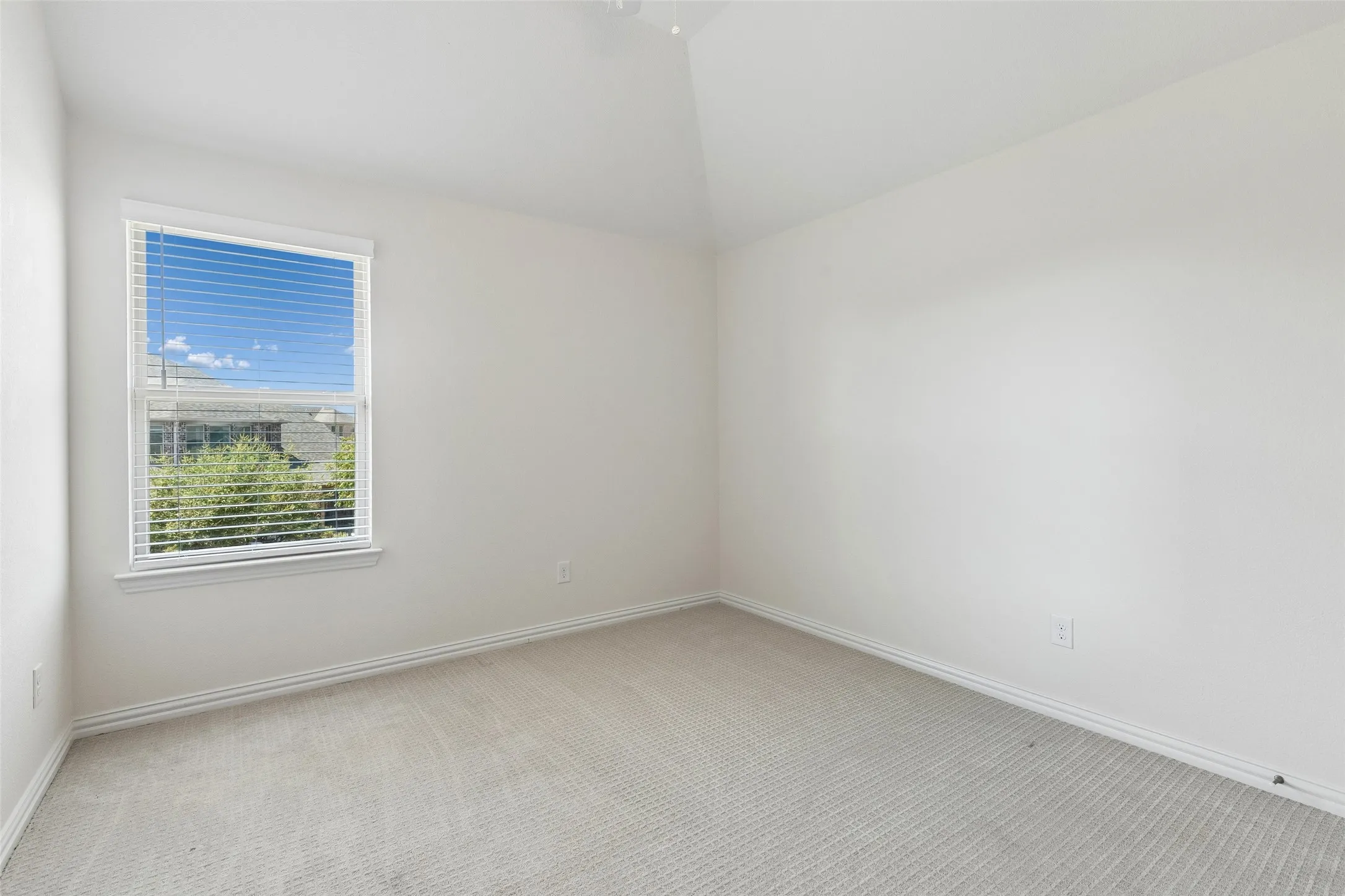 Single Family Residence For Sale in Collin County , 3103 Royal Lane, Celina, Texas 75009, 4 Bedroom, 4 Bathroom, 2 Garage spaces, 3,245 Sqft, built in 2019, mls#21379787, Real Estate Agent in Celina, Homes For Sale in Collin county, Homes For Sale in Celina, Realtor in Celina Texas, Real Estate Brokerage Independent Realty Texas, Luminita Cordes Realtor