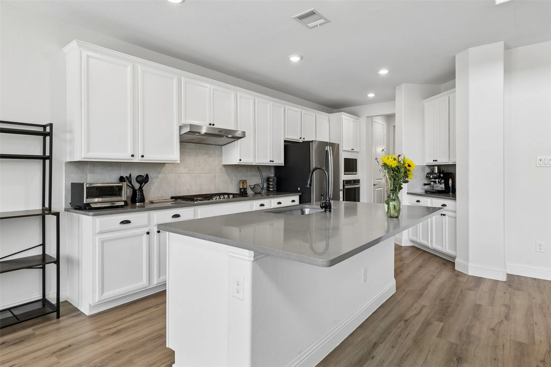 Single Family Residence For Sale in Collin County , 3103 Royal Lane, Celina, Texas 75009, 4 Bedroom, 4 Bathroom, 2 Garage spaces, 3,245 Sqft, built in 2019, mls#21379787, Real Estate Agent in Celina, Homes For Sale in Collin county, Homes For Sale in Celina, Realtor in Celina Texas, Real Estate Brokerage Independent Realty Texas, Luminita Cordes Realtor