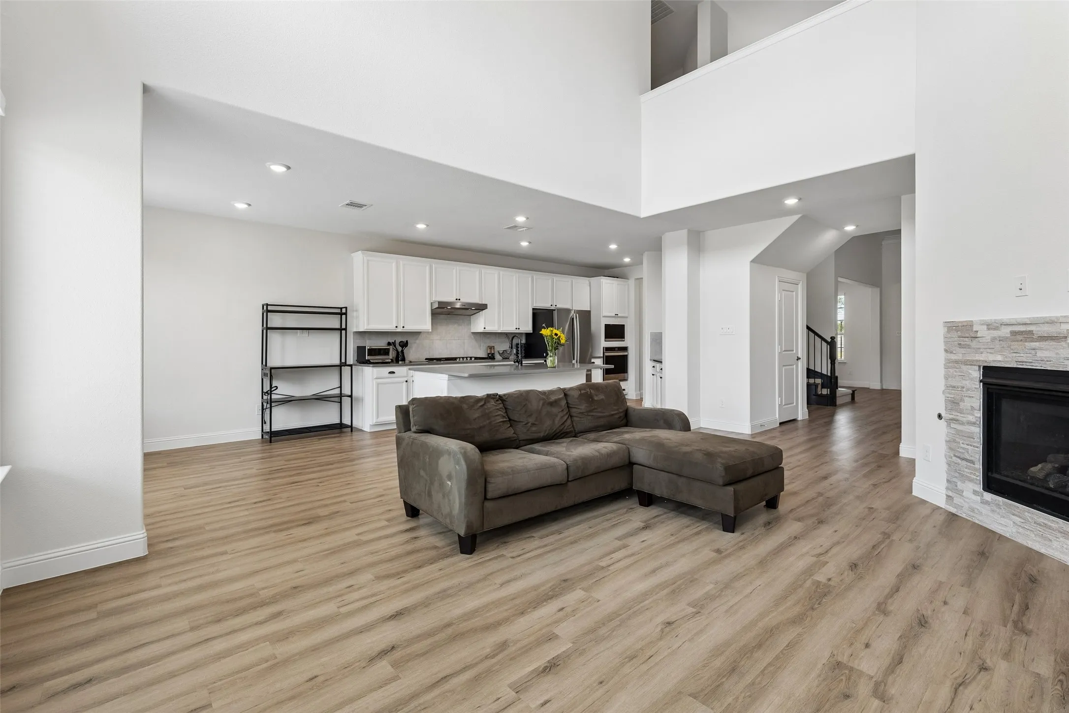Single Family Residence For Sale in Collin County , 3103 Royal Lane, Celina, Texas 75009, 4 Bedroom, 4 Bathroom, 2 Garage spaces, 3,245 Sqft, built in 2019, mls#21379787, Real Estate Agent in Celina, Homes For Sale in Collin county, Homes For Sale in Celina, Realtor in Celina Texas, Real Estate Brokerage Independent Realty Texas, Luminita Cordes Realtor