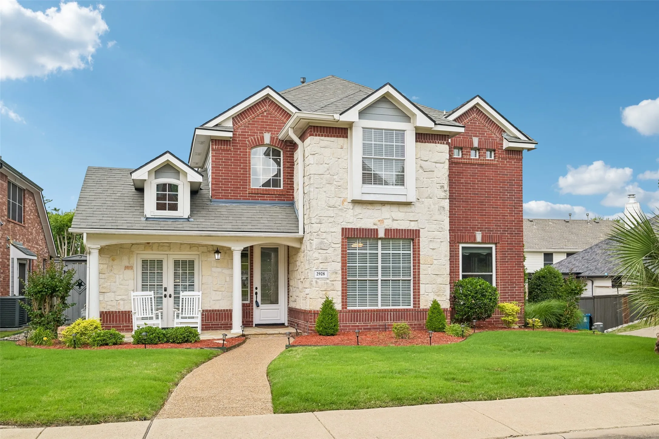 Single Family Residence For Sale in Rockwall County , 2928 Newport Drive, Rockwall, Texas 75032, 5 Bedroom, 4 Bathroom, 2 Garage spaces, 3,005 Sqft, built in 1999, mls#21379811, Real Estate Agent in Rockwall, Homes For Sale in Rockwall county, Homes For Sale in Rockwall, Realtor in Rockwall Texas, Real Estate Brokerage Independent Realty Texas, Luminita Cordes Realtor