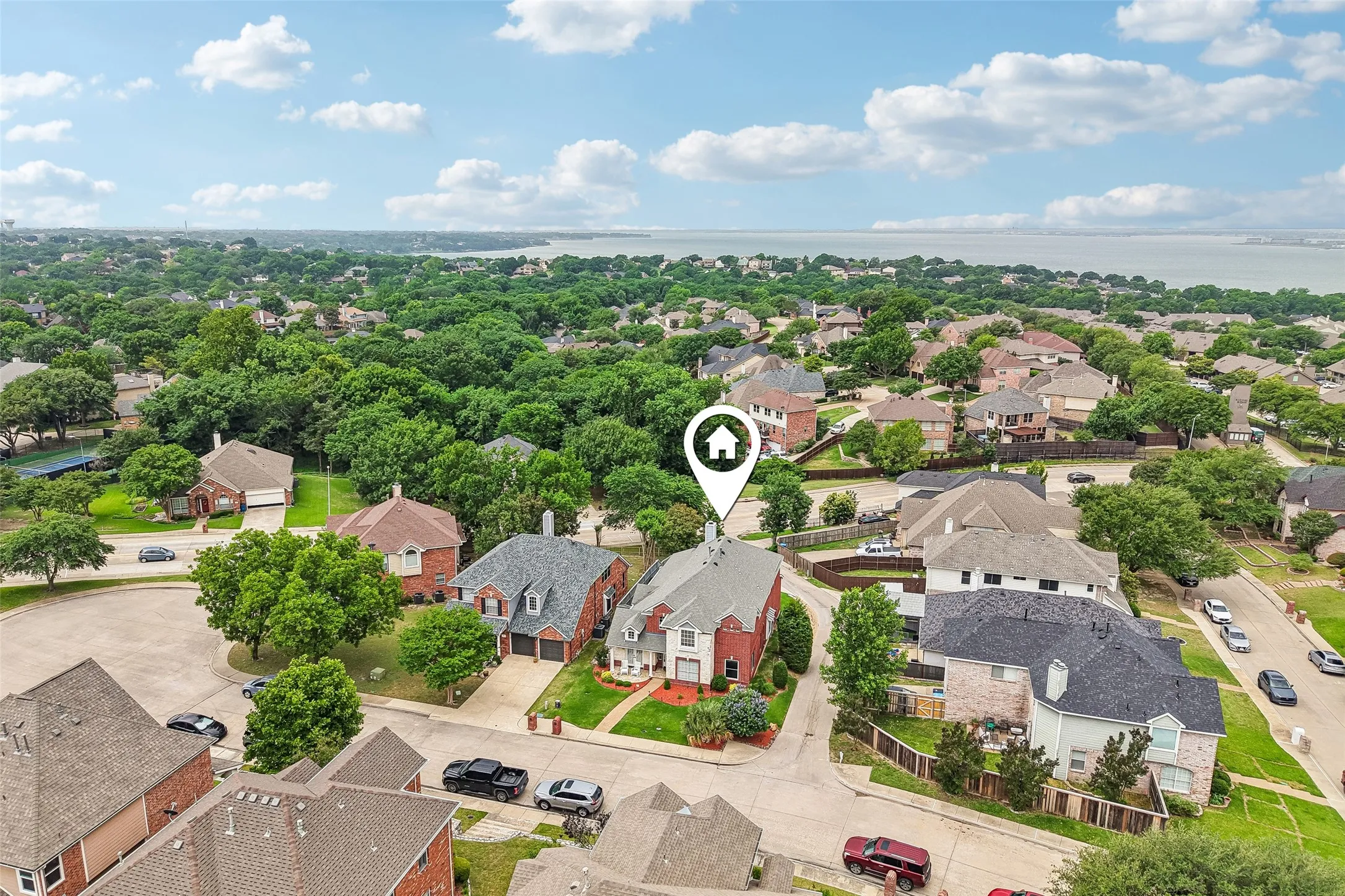 Single Family Residence For Sale in Rockwall County , 2928 Newport Drive, Rockwall, Texas 75032, 5 Bedroom, 4 Bathroom, 2 Garage spaces, 3,005 Sqft, built in 1999, mls#21379811, Real Estate Agent in Rockwall, Homes For Sale in Rockwall county, Homes For Sale in Rockwall, Realtor in Rockwall Texas, Real Estate Brokerage Independent Realty Texas, Luminita Cordes Realtor