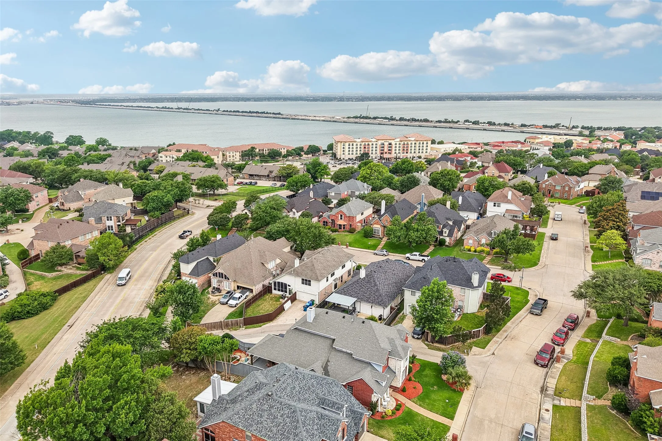 Single Family Residence For Sale in Rockwall County , 2928 Newport Drive, Rockwall, Texas 75032, 5 Bedroom, 4 Bathroom, 2 Garage spaces, 3,005 Sqft, built in 1999, mls#21379811, Real Estate Agent in Rockwall, Homes For Sale in Rockwall county, Homes For Sale in Rockwall, Realtor in Rockwall Texas, Real Estate Brokerage Independent Realty Texas, Luminita Cordes Realtor