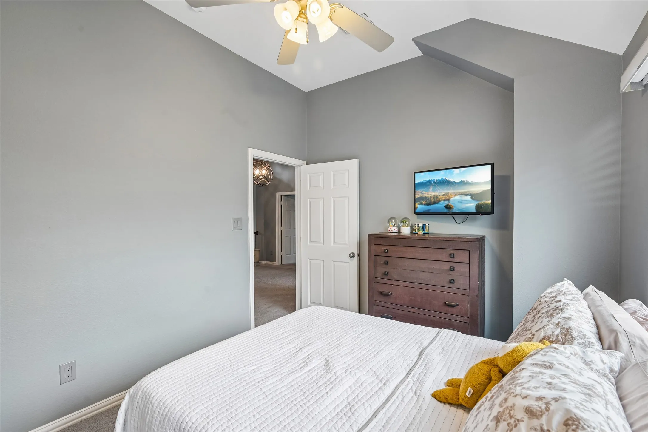 Upstairs Bedroom 2