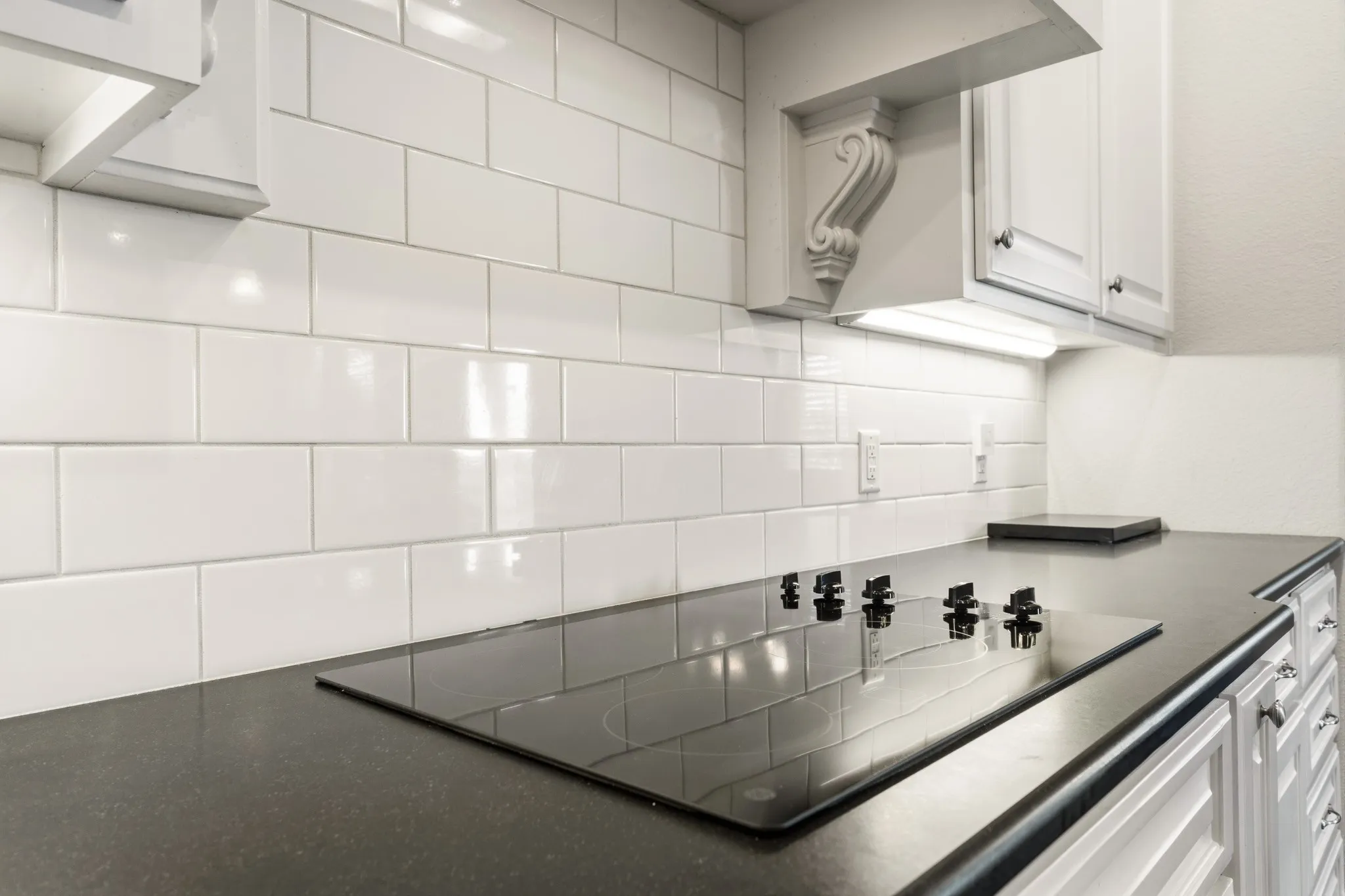 Kitchen cooktop with undercounter lighting