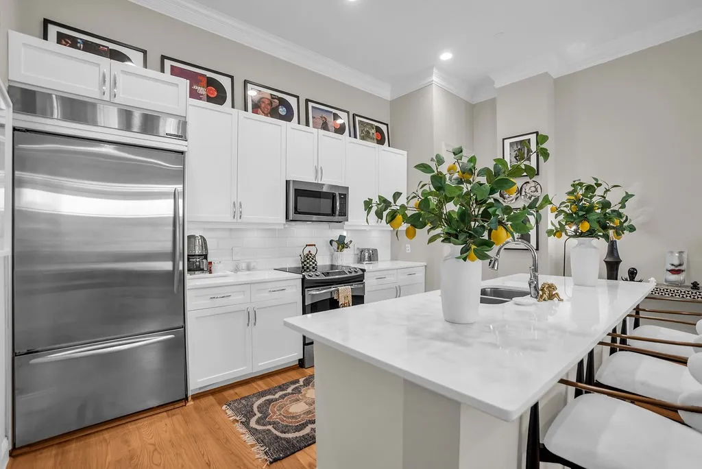 Condominium For Rent in Dallas County , 2300 Leonard Street 100, Dallas, Texas 75201, 2 Bedroom, 2 Bathroom, 2 Garage spaces, 1,600 Sqft, built in 2004, mls#21379810, Real Estate Agent in Dallas, Homes For Rent in Dallas county, Homes For Rent in Dallas, Realtor in Dallas Texas, Real Estate Brokerage Independent Realty Texas, Luminita Cordes Realtor