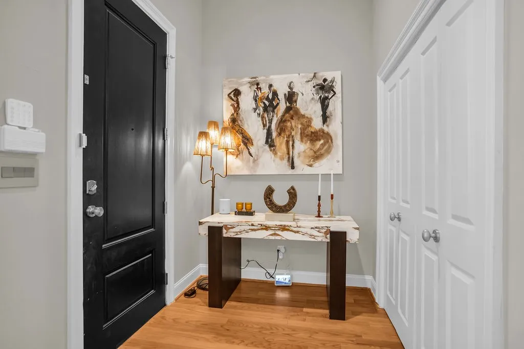 Condominium For Rent in Dallas County , 2300 Leonard Street 100, Dallas, Texas 75201, 2 Bedroom, 2 Bathroom, 2 Garage spaces, 1,600 Sqft, built in 2004, mls#21379810, Real Estate Agent in Dallas, Homes For Rent in Dallas county, Homes For Rent in Dallas, Realtor in Dallas Texas, Real Estate Brokerage Independent Realty Texas, Luminita Cordes Realtor