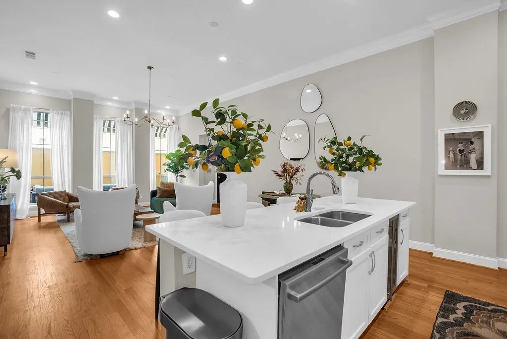 Condominium For Rent in Dallas County , 2300 Leonard Street 100, Dallas, Texas 75201, 2 Bedroom, 2 Bathroom, 2 Garage spaces, 1,600 Sqft, built in 2004, mls#21379810, Real Estate Agent in Dallas, Homes For Rent in Dallas county, Homes For Rent in Dallas, Realtor in Dallas Texas, Real Estate Brokerage Independent Realty Texas, Luminita Cordes Realtor