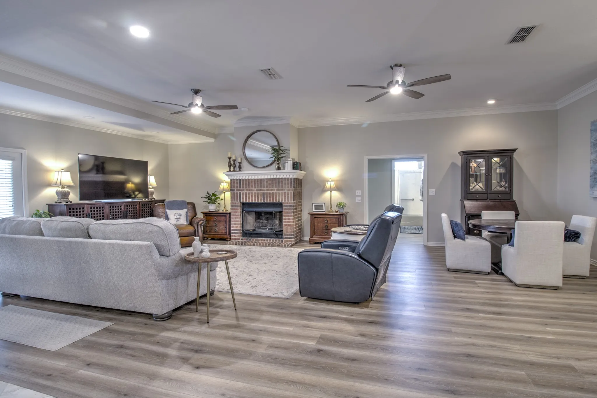Single Family Residence For Sale in Cooke County , 1321 Kiowa Drive E, Lake Kiowa, Texas 76240, 3 Bedroom, 2 Bathroom, 2 Garage spaces, 2,534 Sqft, built in 2002, mls#21379818, Real Estate Agent in Lake Kiowa, Homes For Sale in Cooke county, Homes For Sale in Lake Kiowa, Realtor in Lake Kiowa Texas, Real Estate Brokerage Independent Realty Texas, Luminita Cordes Realtor