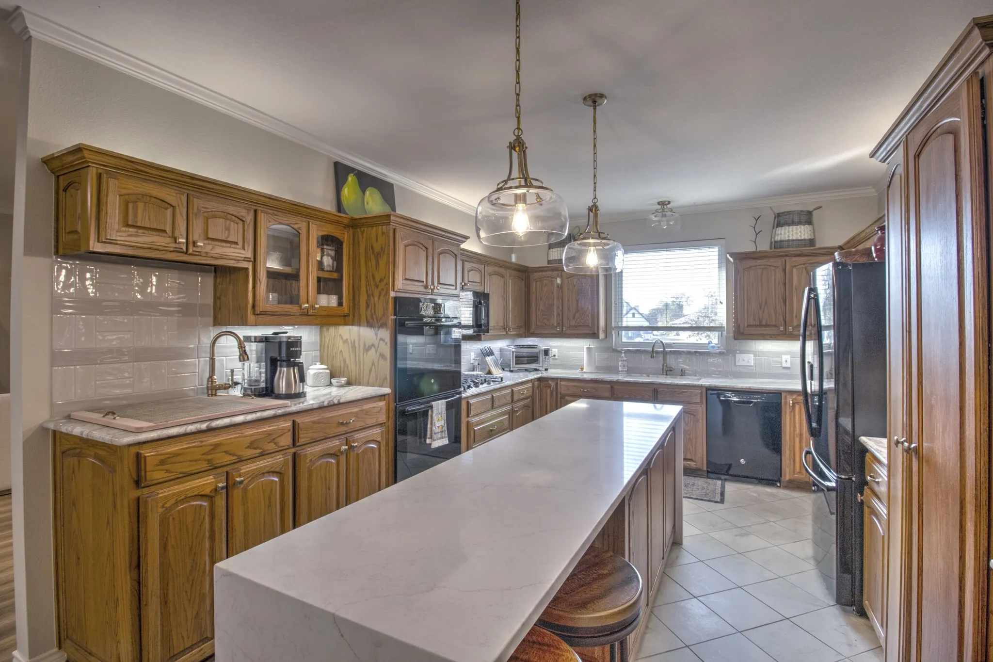 Single Family Residence For Sale in Cooke County , 1321 Kiowa Drive E, Lake Kiowa, Texas 76240, 3 Bedroom, 2 Bathroom, 2 Garage spaces, 2,534 Sqft, built in 2002, mls#21379818, Real Estate Agent in Lake Kiowa, Homes For Sale in Cooke county, Homes For Sale in Lake Kiowa, Realtor in Lake Kiowa Texas, Real Estate Brokerage Independent Realty Texas, Luminita Cordes Realtor