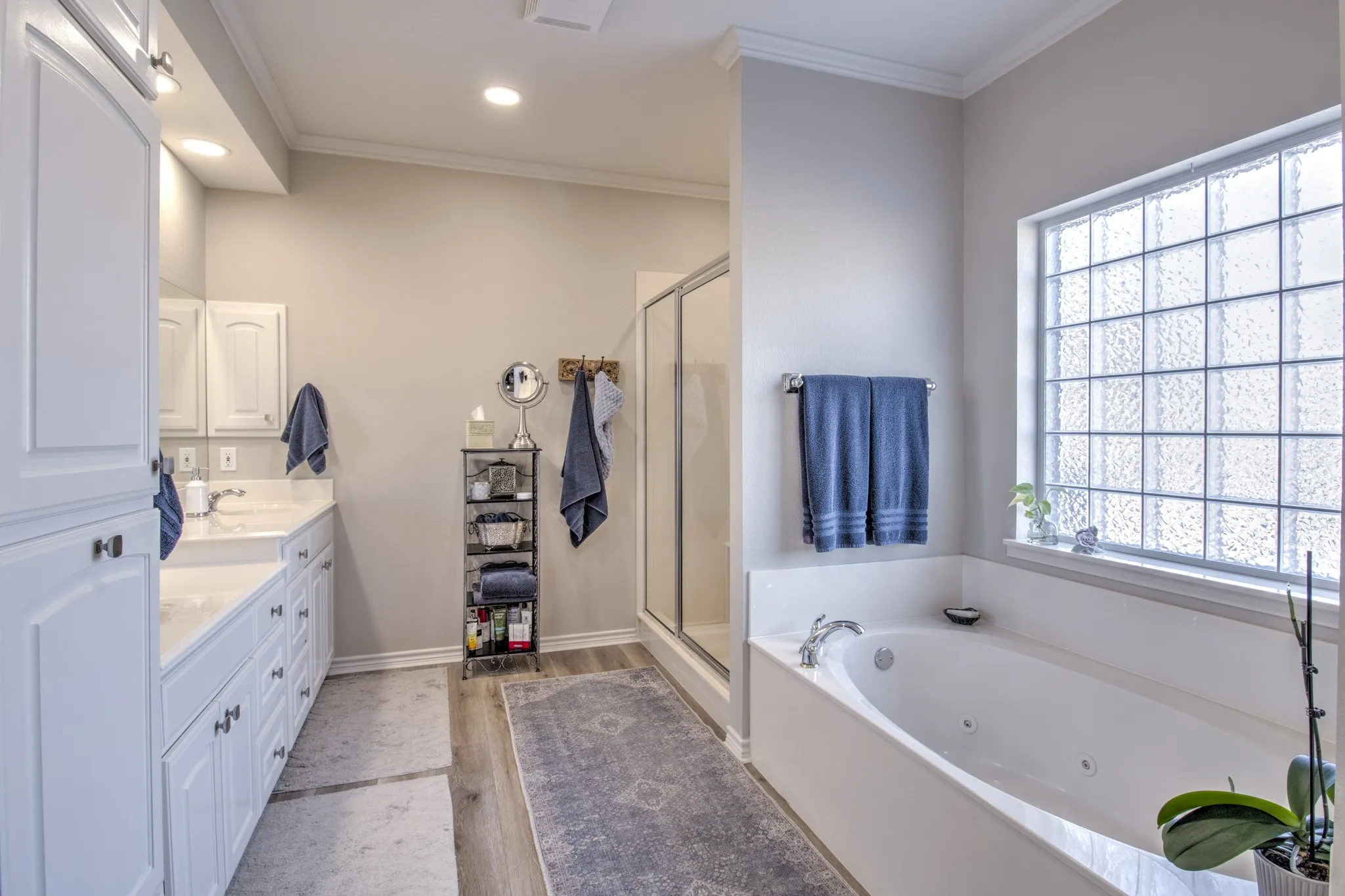 Single Family Residence For Sale in Cooke County , 1321 Kiowa Drive E, Lake Kiowa, Texas 76240, 3 Bedroom, 2 Bathroom, 2 Garage spaces, 2,534 Sqft, built in 2002, mls#21379818, Real Estate Agent in Lake Kiowa, Homes For Sale in Cooke county, Homes For Sale in Lake Kiowa, Realtor in Lake Kiowa Texas, Real Estate Brokerage Independent Realty Texas, Luminita Cordes Realtor