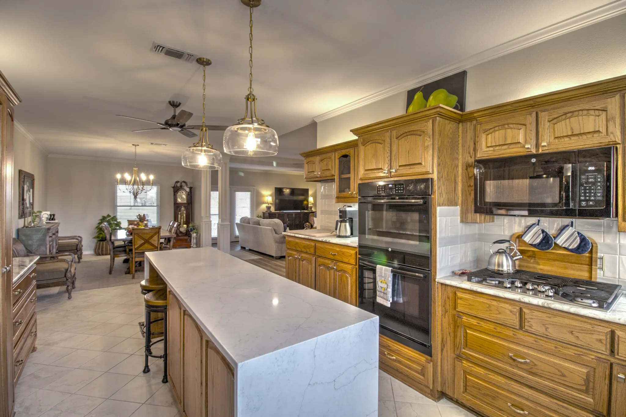Single Family Residence For Sale in Cooke County , 1321 Kiowa Drive E, Lake Kiowa, Texas 76240, 3 Bedroom, 2 Bathroom, 2 Garage spaces, 2,534 Sqft, built in 2002, mls#21379818, Real Estate Agent in Lake Kiowa, Homes For Sale in Cooke county, Homes For Sale in Lake Kiowa, Realtor in Lake Kiowa Texas, Real Estate Brokerage Independent Realty Texas, Luminita Cordes Realtor