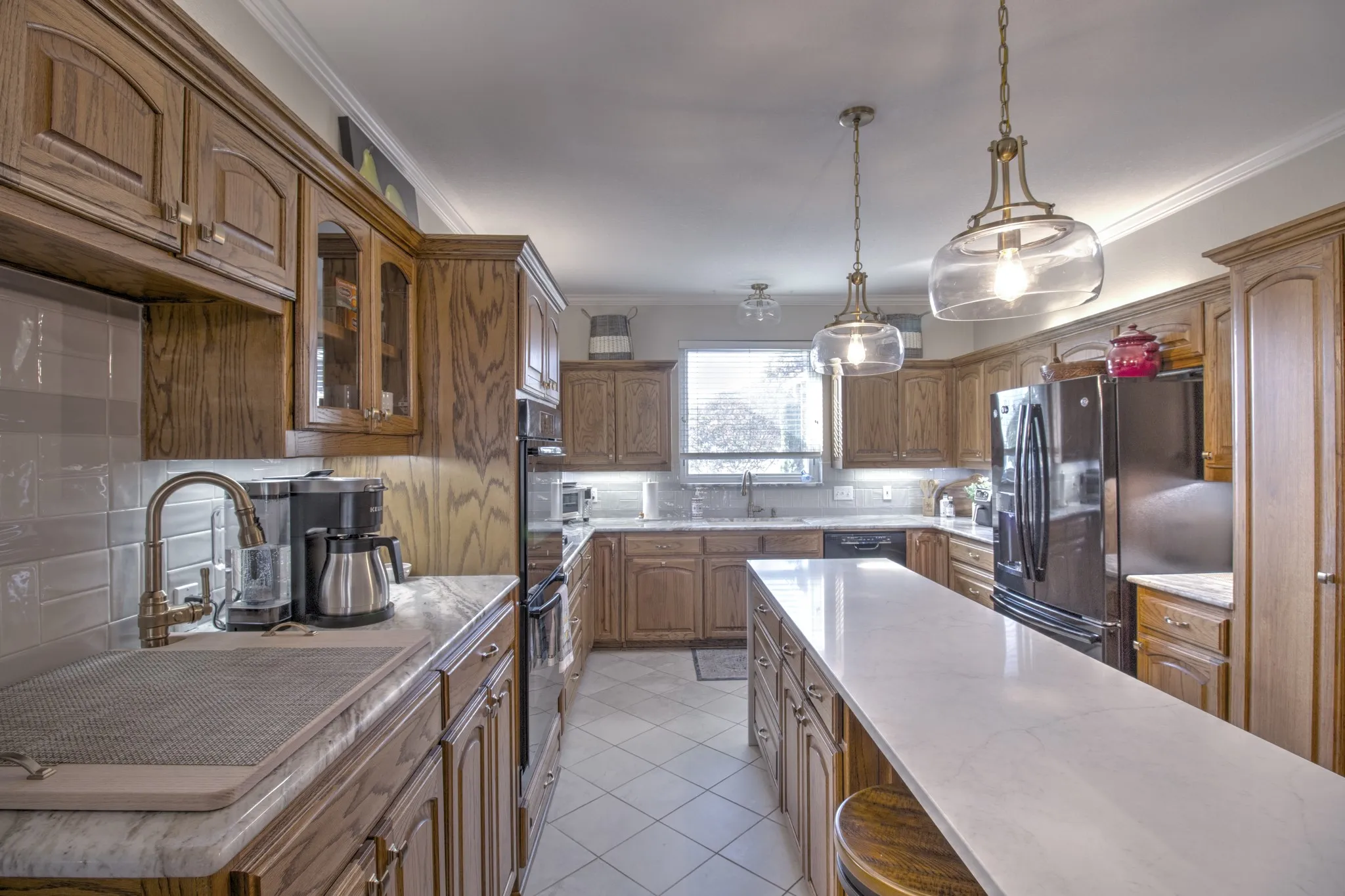Single Family Residence For Sale in Cooke County , 1321 Kiowa Drive E, Lake Kiowa, Texas 76240, 3 Bedroom, 2 Bathroom, 2 Garage spaces, 2,534 Sqft, built in 2002, mls#21379818, Real Estate Agent in Lake Kiowa, Homes For Sale in Cooke county, Homes For Sale in Lake Kiowa, Realtor in Lake Kiowa Texas, Real Estate Brokerage Independent Realty Texas, Luminita Cordes Realtor
