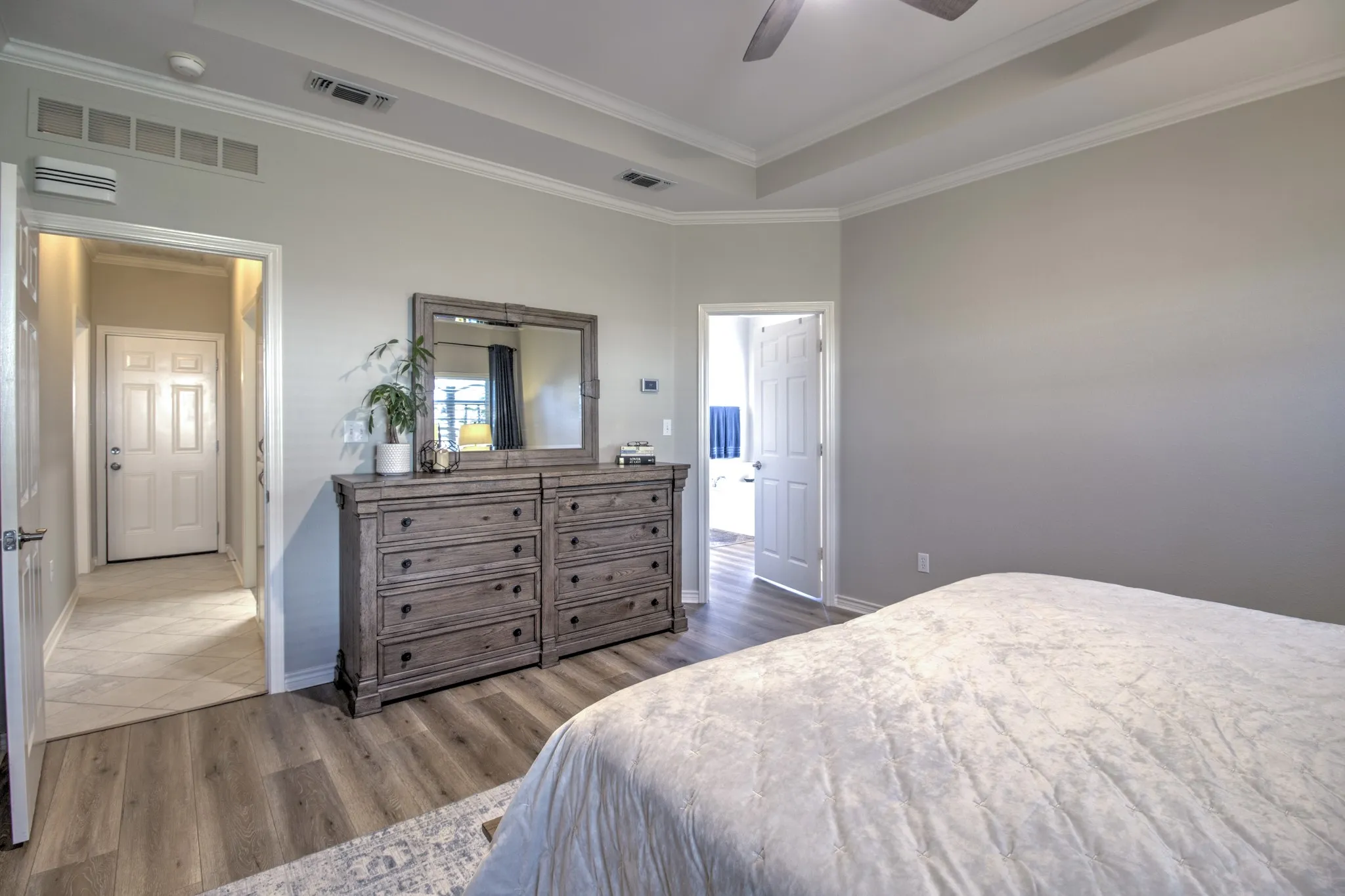 Single Family Residence For Sale in Cooke County , 1321 Kiowa Drive E, Lake Kiowa, Texas 76240, 3 Bedroom, 2 Bathroom, 2 Garage spaces, 2,534 Sqft, built in 2002, mls#21379818, Real Estate Agent in Lake Kiowa, Homes For Sale in Cooke county, Homes For Sale in Lake Kiowa, Realtor in Lake Kiowa Texas, Real Estate Brokerage Independent Realty Texas, Luminita Cordes Realtor