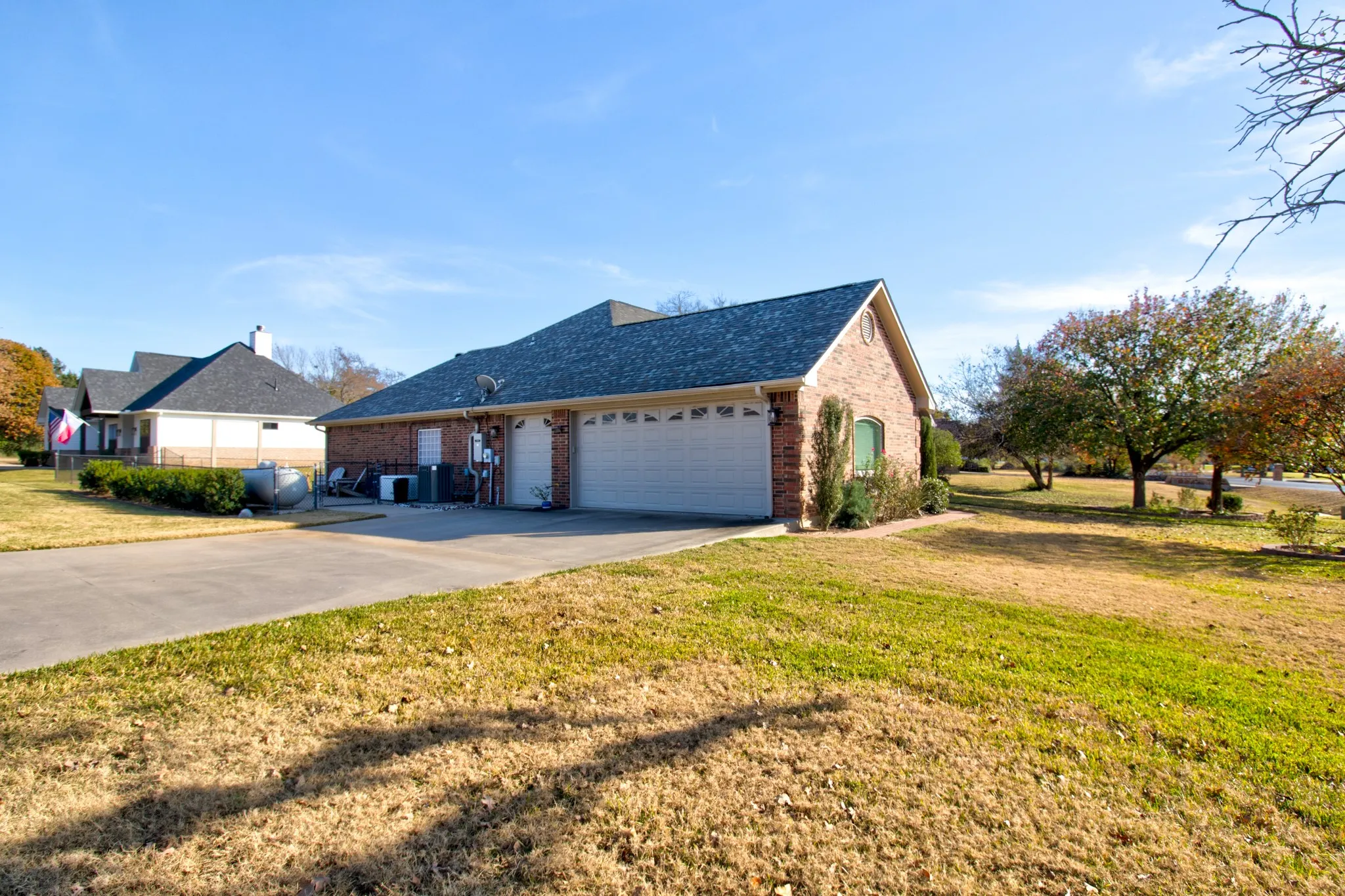 Single Family Residence For Sale in Cooke County , 1321 Kiowa Drive E, Lake Kiowa, Texas 76240, 3 Bedroom, 2 Bathroom, 2 Garage spaces, 2,534 Sqft, built in 2002, mls#21379818, Real Estate Agent in Lake Kiowa, Homes For Sale in Cooke county, Homes For Sale in Lake Kiowa, Realtor in Lake Kiowa Texas, Real Estate Brokerage Independent Realty Texas, Luminita Cordes Realtor