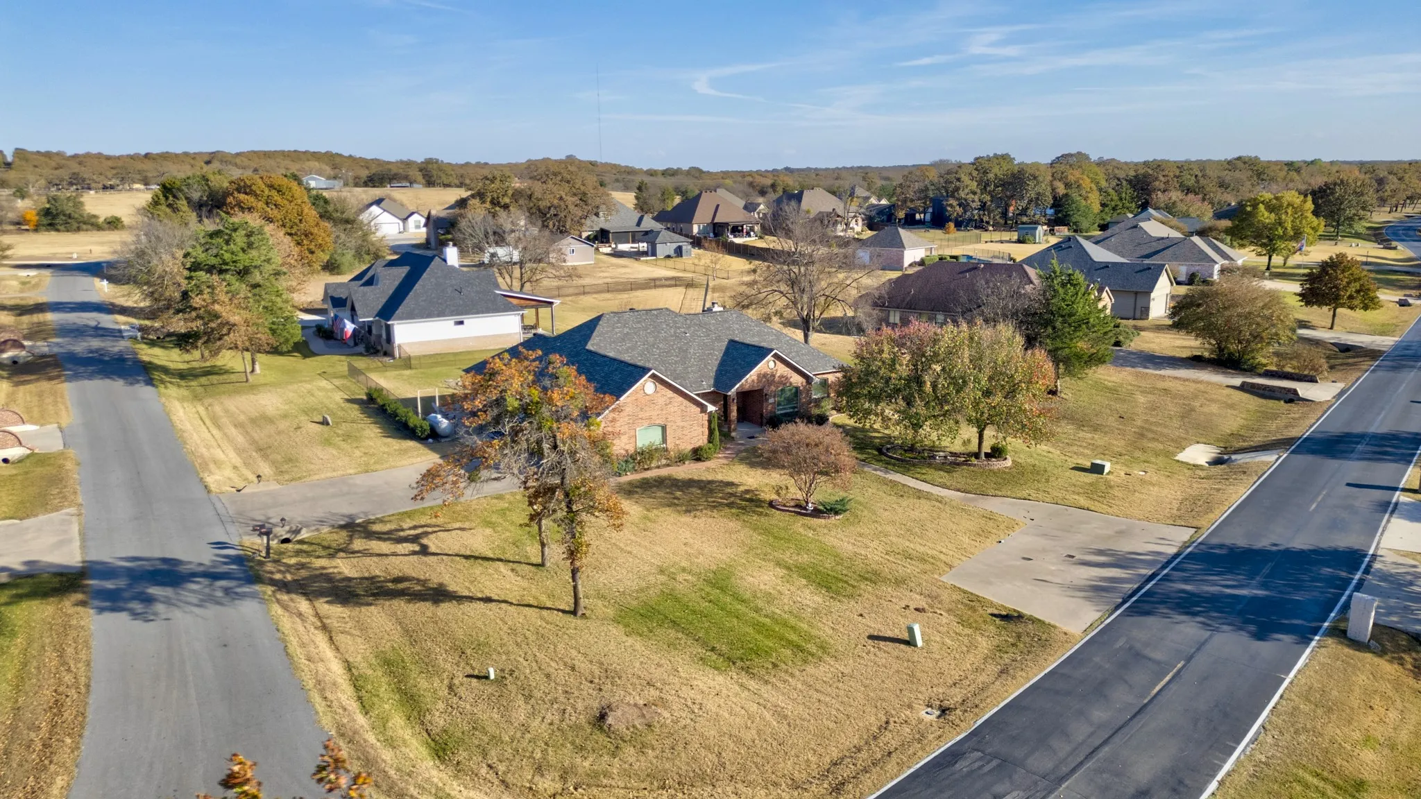 Single Family Residence For Sale in Cooke County , 1321 Kiowa Drive E, Lake Kiowa, Texas 76240, 3 Bedroom, 2 Bathroom, 2 Garage spaces, 2,534 Sqft, built in 2002, mls#21379818, Real Estate Agent in Lake Kiowa, Homes For Sale in Cooke county, Homes For Sale in Lake Kiowa, Realtor in Lake Kiowa Texas, Real Estate Brokerage Independent Realty Texas, Luminita Cordes Realtor