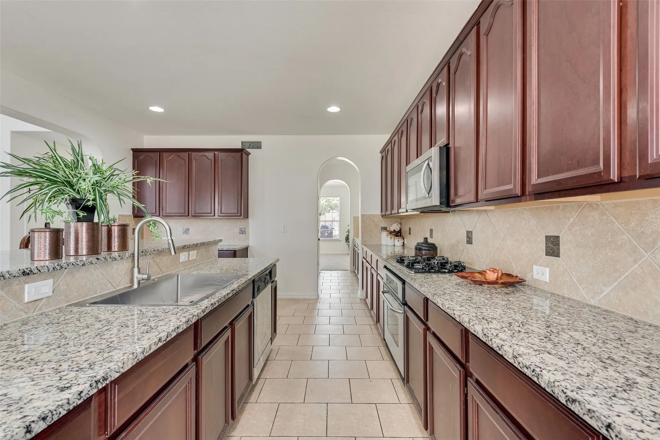Single Family Residence For Sale in Dallas County , 5000 Harrier Drive, Mesquite, Texas 75181, 5 Bedroom, 4 Bathroom, 3 Garage spaces, 4,489 Sqft, built in 2006, mls#21366411, Real Estate Agent in Mesquite, Homes For Sale in Dallas county, Homes For Sale in Mesquite, Realtor in Mesquite Texas, Real Estate Brokerage Independent Realty Texas, Luminita Cordes Realtor