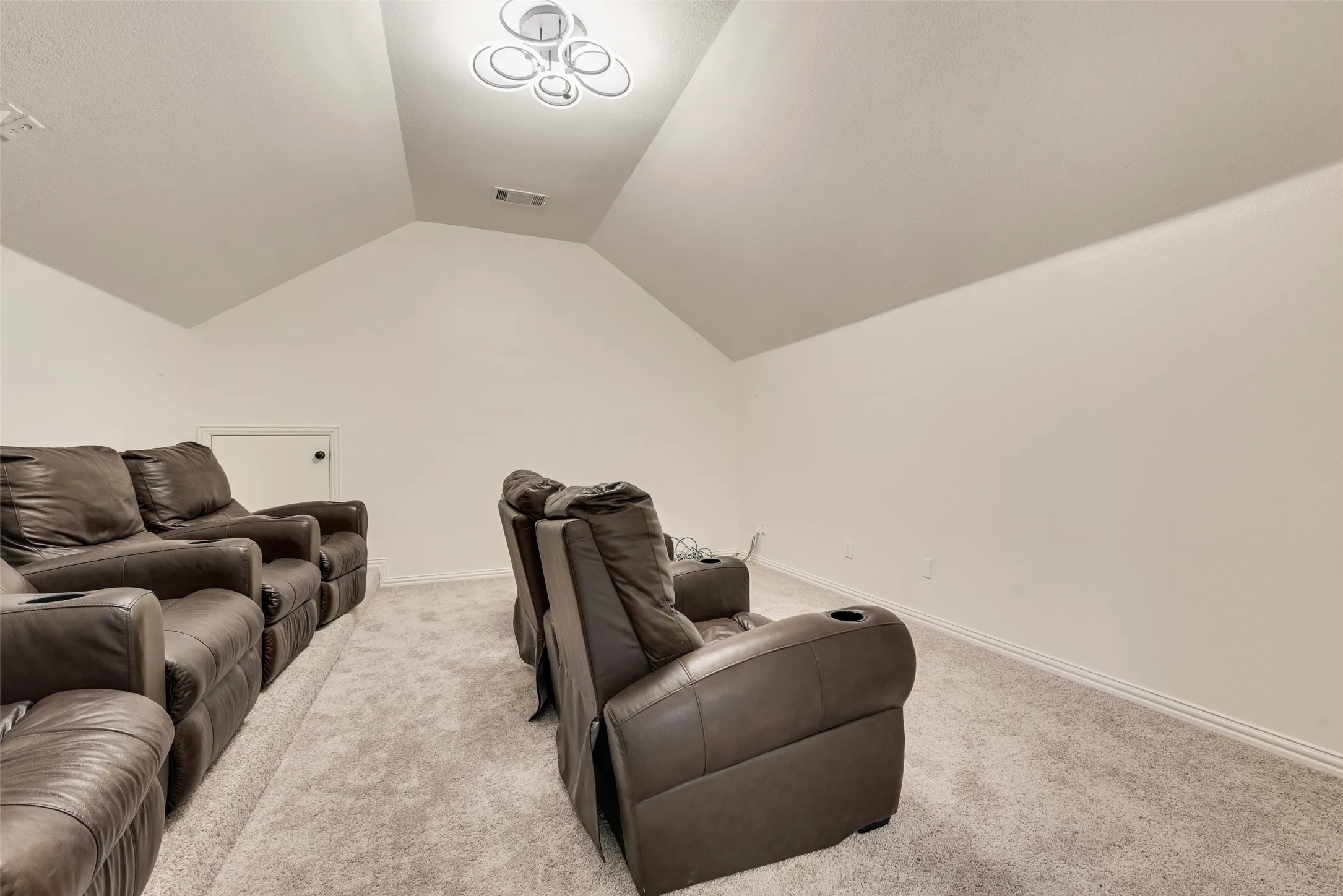 Single Family Residence For Sale in Dallas County , 5000 Harrier Drive, Mesquite, Texas 75181, 5 Bedroom, 4 Bathroom, 3 Garage spaces, 4,489 Sqft, built in 2006, mls#21366411, Real Estate Agent in Mesquite, Homes For Sale in Dallas county, Homes For Sale in Mesquite, Realtor in Mesquite Texas, Real Estate Brokerage Independent Realty Texas, Luminita Cordes Realtor