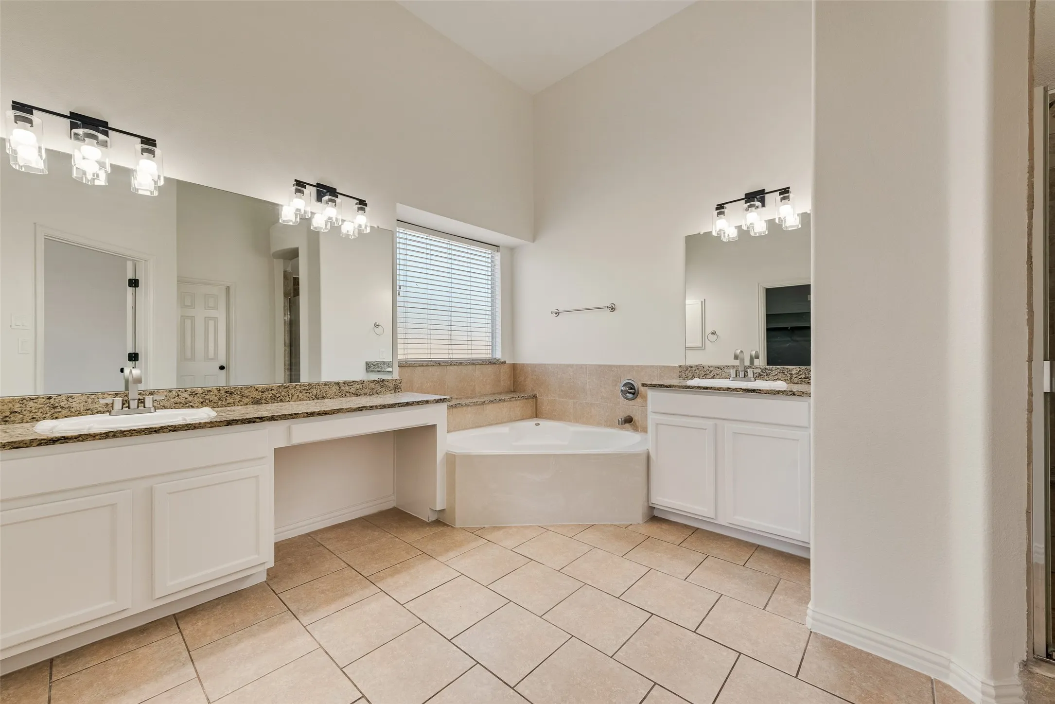 Single Family Residence For Sale in Dallas County , 5000 Harrier Drive, Mesquite, Texas 75181, 5 Bedroom, 4 Bathroom, 3 Garage spaces, 4,489 Sqft, built in 2006, mls#21366411, Real Estate Agent in Mesquite, Homes For Sale in Dallas county, Homes For Sale in Mesquite, Realtor in Mesquite Texas, Real Estate Brokerage Independent Realty Texas, Luminita Cordes Realtor