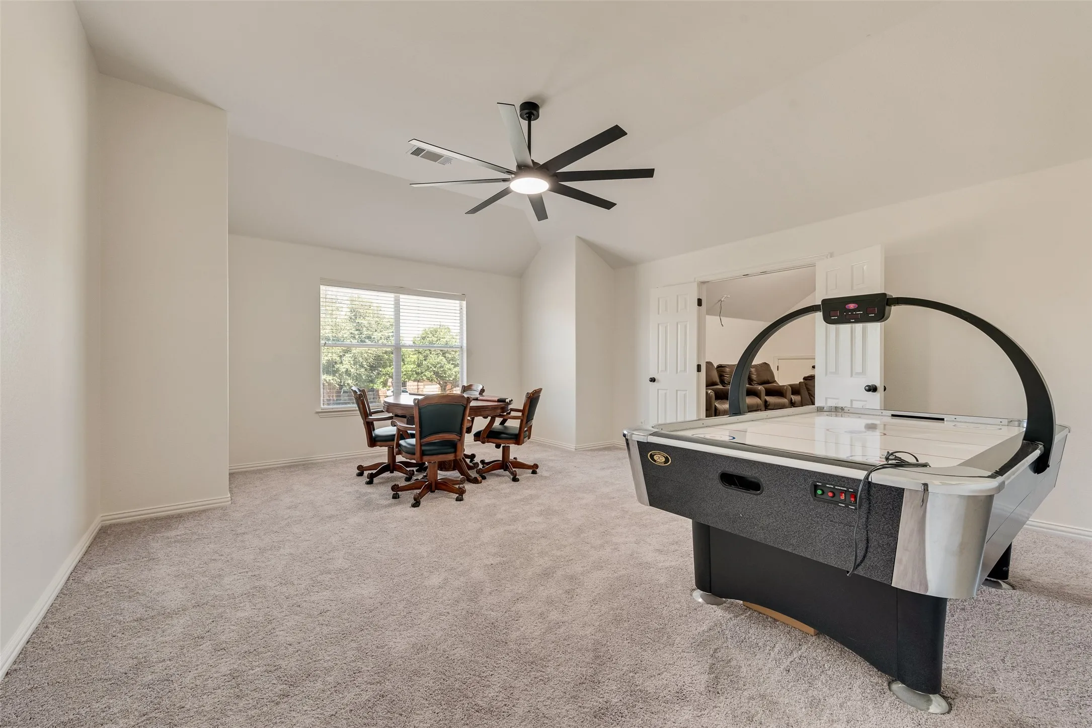 Single Family Residence For Sale in Dallas County , 5000 Harrier Drive, Mesquite, Texas 75181, 5 Bedroom, 4 Bathroom, 3 Garage spaces, 4,489 Sqft, built in 2006, mls#21366411, Real Estate Agent in Mesquite, Homes For Sale in Dallas county, Homes For Sale in Mesquite, Realtor in Mesquite Texas, Real Estate Brokerage Independent Realty Texas, Luminita Cordes Realtor