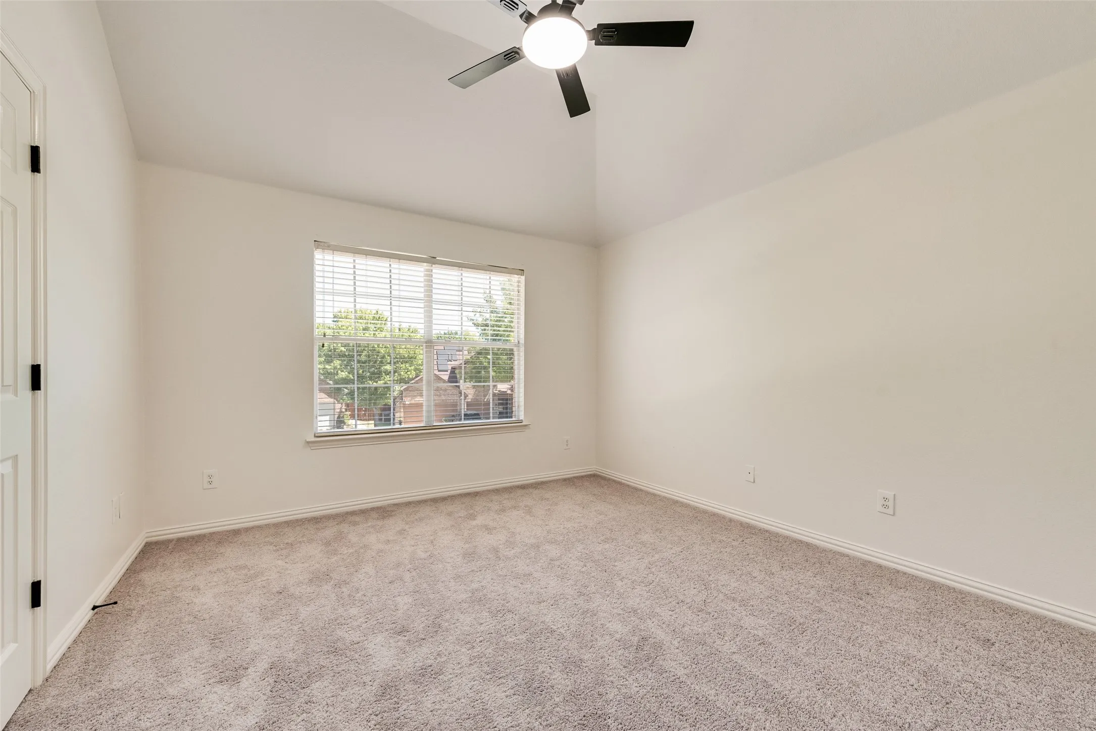 Single Family Residence For Sale in Dallas County , 5000 Harrier Drive, Mesquite, Texas 75181, 5 Bedroom, 4 Bathroom, 3 Garage spaces, 4,489 Sqft, built in 2006, mls#21366411, Real Estate Agent in Mesquite, Homes For Sale in Dallas county, Homes For Sale in Mesquite, Realtor in Mesquite Texas, Real Estate Brokerage Independent Realty Texas, Luminita Cordes Realtor