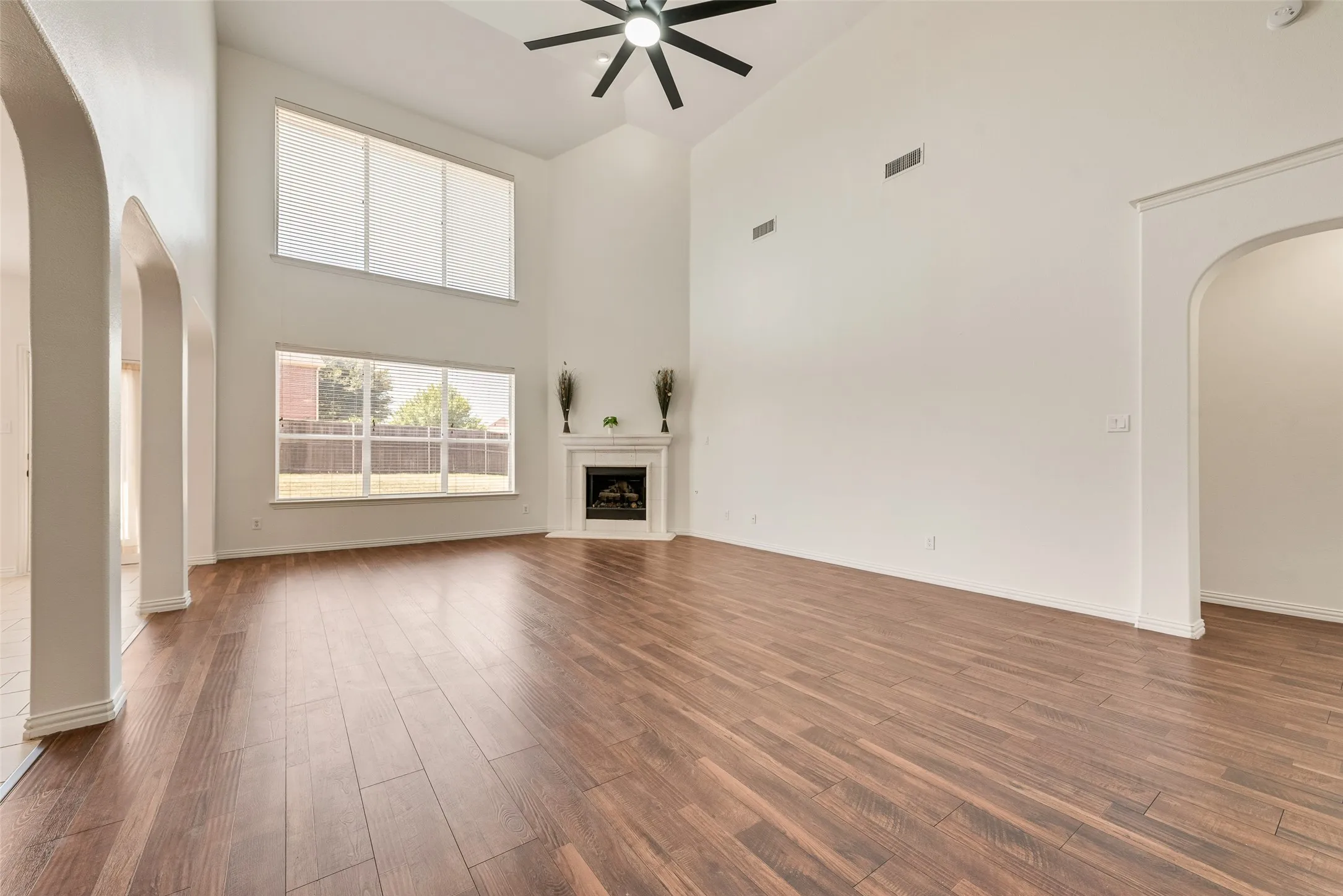 Single Family Residence For Sale in Dallas County , 5000 Harrier Drive, Mesquite, Texas 75181, 5 Bedroom, 4 Bathroom, 3 Garage spaces, 4,489 Sqft, built in 2006, mls#21366411, Real Estate Agent in Mesquite, Homes For Sale in Dallas county, Homes For Sale in Mesquite, Realtor in Mesquite Texas, Real Estate Brokerage Independent Realty Texas, Luminita Cordes Realtor