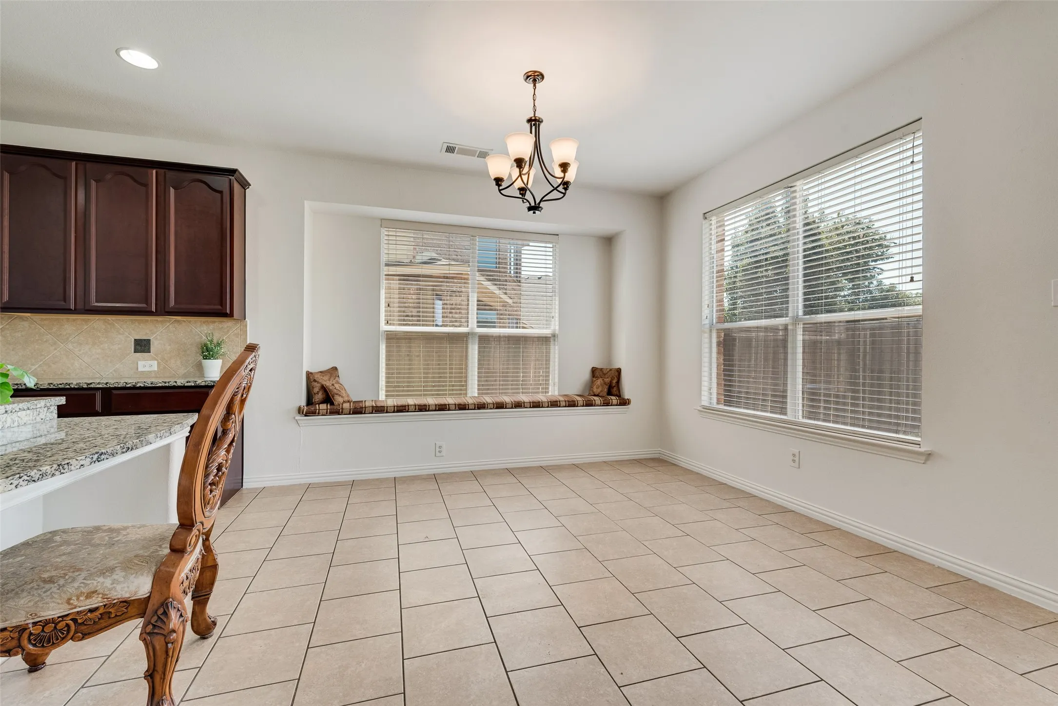 Single Family Residence For Sale in Dallas County , 5000 Harrier Drive, Mesquite, Texas 75181, 5 Bedroom, 4 Bathroom, 3 Garage spaces, 4,489 Sqft, built in 2006, mls#21366411, Real Estate Agent in Mesquite, Homes For Sale in Dallas county, Homes For Sale in Mesquite, Realtor in Mesquite Texas, Real Estate Brokerage Independent Realty Texas, Luminita Cordes Realtor