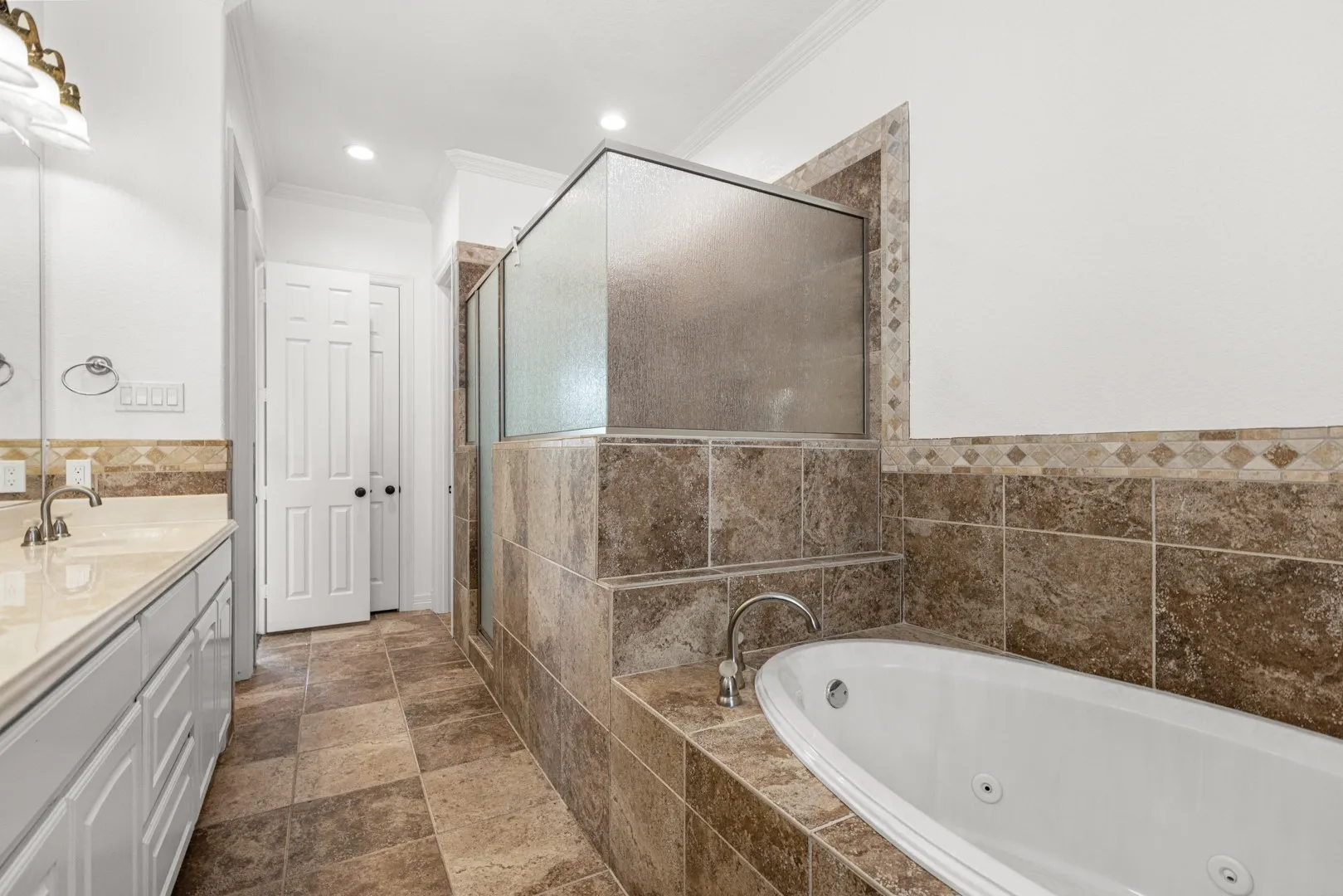 Single Family Residence For Rent in Dallas County , 902 Saint George Place, De Soto, Texas 75115, 4 Bedroom, 7 Bathroom, 3 Garage spaces, 4,024 Sqft, built in 2005, mls#21379826, Real Estate Agent in De Soto, Homes For Rent in Dallas county, Homes For Rent in De Soto, Realtor in De Soto Texas, Real Estate Brokerage Independent Realty Texas, Luminita Cordes Realtor