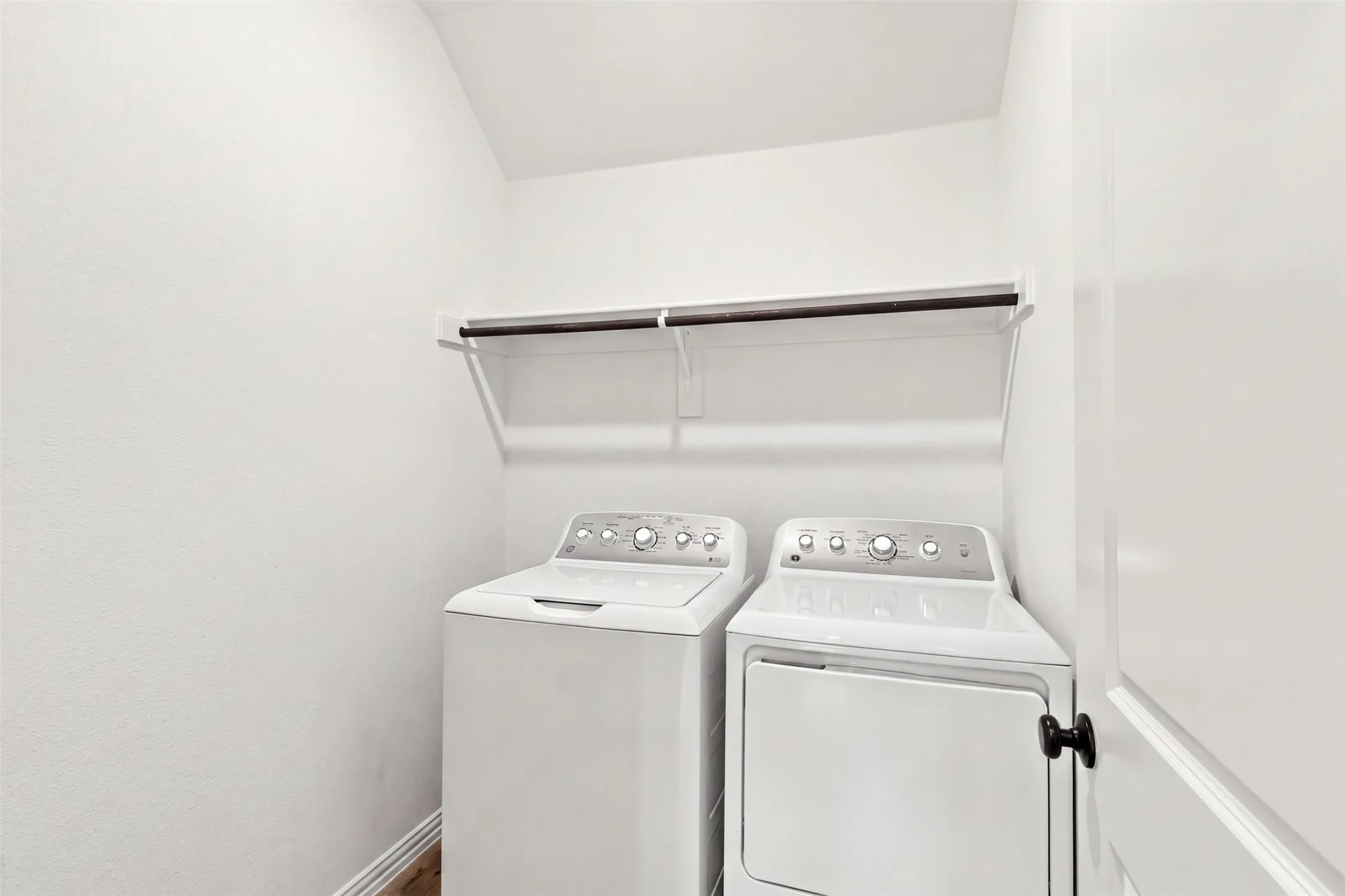 Single Family Residence For Rent in Kaufman County , 1308 Parkdale Street, Forney, Texas 75126, 3 Bedroom, 3 Bathroom, 2 Garage spaces, 2,389 Sqft, built in 2025, mls#21371216, Real Estate Agent in Forney, Homes For Rent in Kaufman county, Homes For Rent in Forney, Realtor in Forney Texas, Real Estate Brokerage Independent Realty Texas, Luminita Cordes Realtor