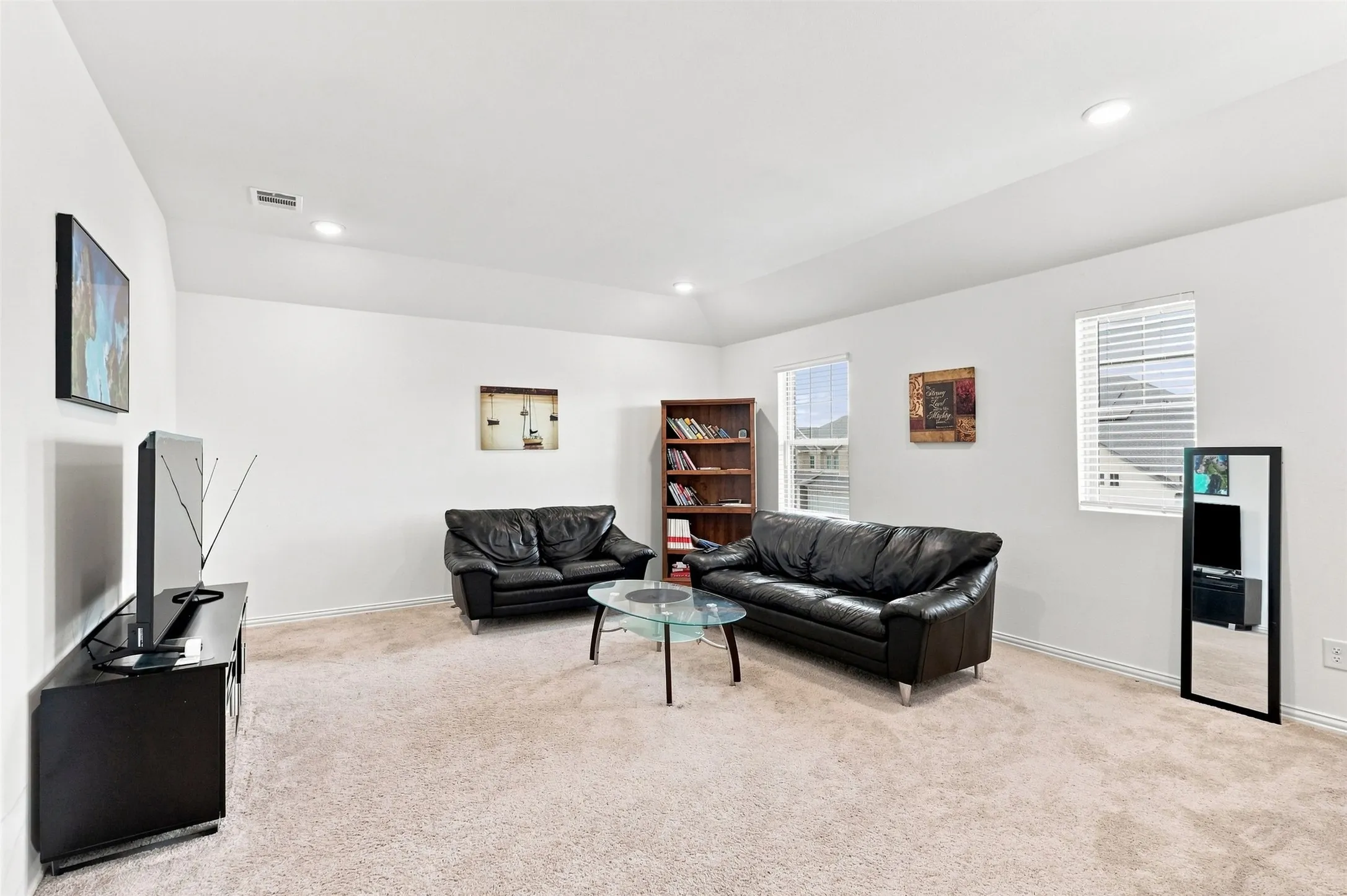 Single Family Residence For Rent in Kaufman County , 1308 Parkdale Street, Forney, Texas 75126, 3 Bedroom, 3 Bathroom, 2 Garage spaces, 2,389 Sqft, built in 2025, mls#21371216, Real Estate Agent in Forney, Homes For Rent in Kaufman county, Homes For Rent in Forney, Realtor in Forney Texas, Real Estate Brokerage Independent Realty Texas, Luminita Cordes Realtor