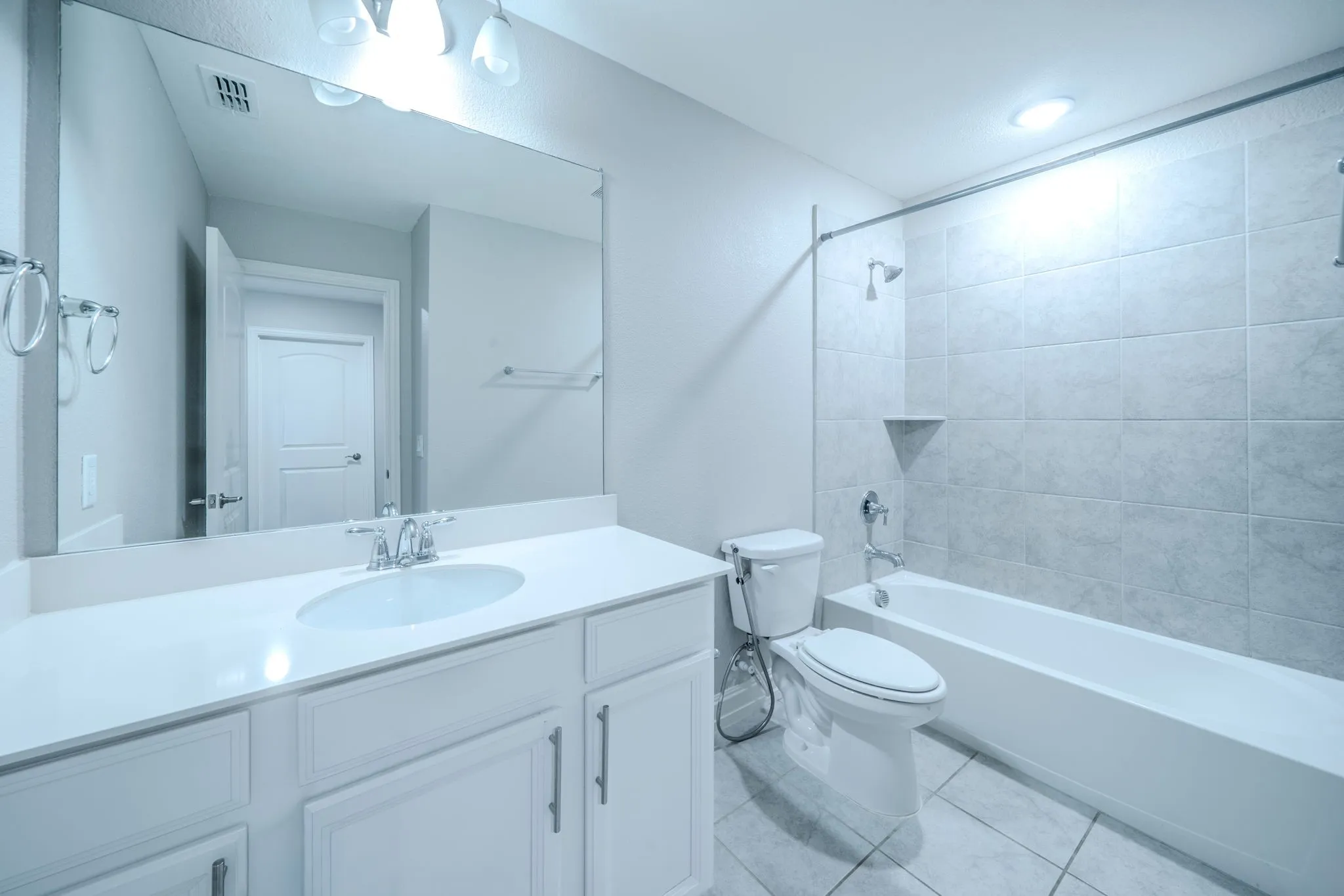 Single Family Residence For Sale in Dallas County , 2833 Henson Lane, Garland, Texas 75040, 4 Bedroom, 3 Bathroom, 2 Garage spaces, 2,455 Sqft, built in 2021, mls#21373199, Real Estate Agent in Garland, Homes For Sale in Dallas county, Homes For Sale in Garland, Realtor in Garland Texas, Real Estate Brokerage Independent Realty Texas, Luminita Cordes Realtor