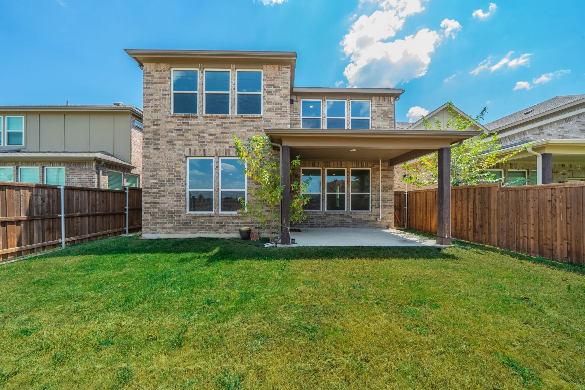 Single Family Residence For Sale in Dallas County , 2833 Henson Lane, Garland, Texas 75040, 4 Bedroom, 3 Bathroom, 2 Garage spaces, 2,455 Sqft, built in 2021, mls#21373199, Real Estate Agent in Garland, Homes For Sale in Dallas county, Homes For Sale in Garland, Realtor in Garland Texas, Real Estate Brokerage Independent Realty Texas, Luminita Cordes Realtor