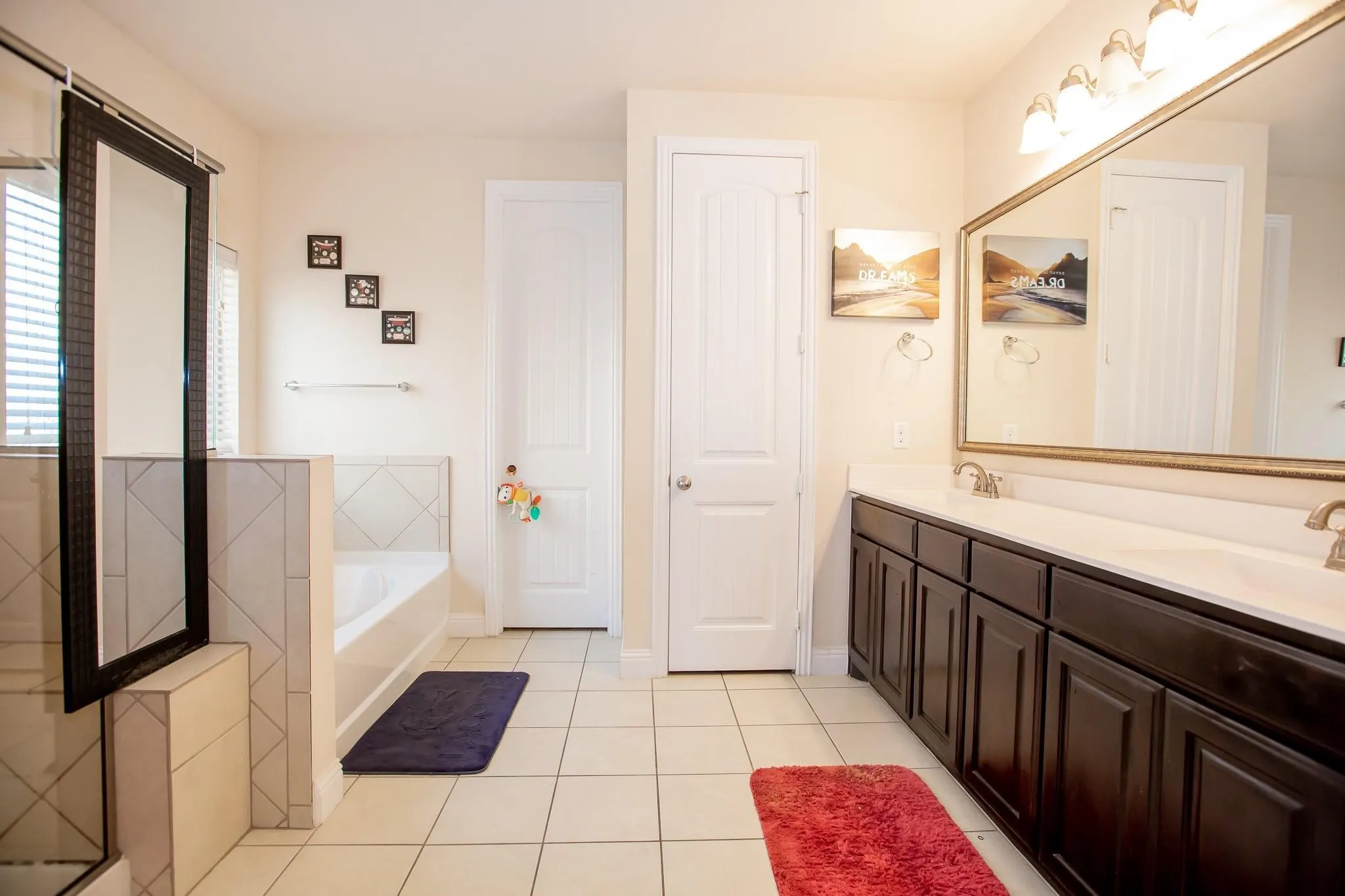 Single Family Residence For Rent in Tarrant County , 1002 Nail Lane, Euless, Texas 76040, 4 Bedroom, 2 Bathroom, 2 Garage spaces, 3,059 Sqft, built in 2015, mls#21379834, Real Estate Agent in Euless, Homes For Rent in Tarrant county, Homes For Rent in Euless, Realtor in Euless Texas, Real Estate Brokerage Independent Realty Texas, Luminita Cordes Realtor