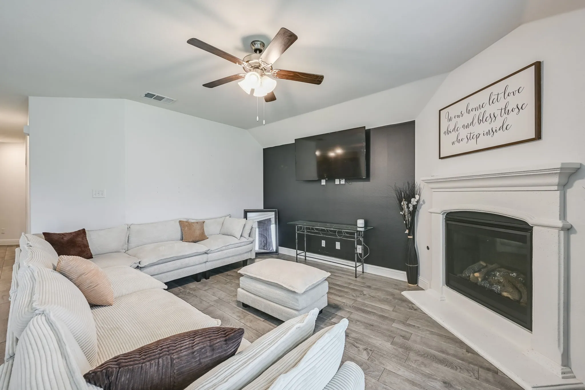 Single Family Residence For Rent in Kaufman County , 4016 Windswept Way, Forney, Texas 75126, 3 Bedroom, 2 Bathroom, 2 Garage spaces, 1,899 Sqft, built in 2021, mls#21379828, Real Estate Agent in Forney, Homes For Rent in Kaufman county, Homes For Rent in Forney, Realtor in Forney Texas, Real Estate Brokerage Independent Realty Texas, Luminita Cordes Realtor