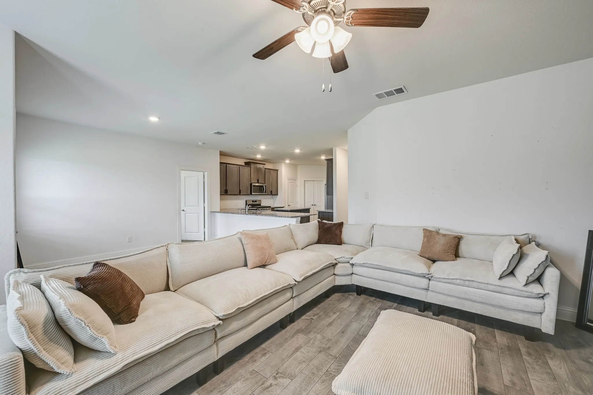 Single Family Residence For Rent in Kaufman County , 4016 Windswept Way, Forney, Texas 75126, 3 Bedroom, 2 Bathroom, 2 Garage spaces, 1,899 Sqft, built in 2021, mls#21379828, Real Estate Agent in Forney, Homes For Rent in Kaufman county, Homes For Rent in Forney, Realtor in Forney Texas, Real Estate Brokerage Independent Realty Texas, Luminita Cordes Realtor