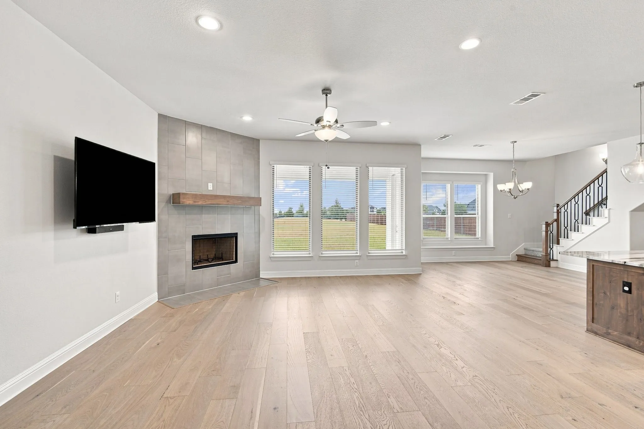 Single Family Residence For Sale in Ellis County , 801 Brandi Ridge Drive, Midlothian, Texas 76065, 4 Bedroom, 4 Bathroom, 2 Garage spaces, 3,210 Sqft, built in 2023, mls#21379709, Real Estate Agent in Midlothian, Homes For Sale in Ellis county, Homes For Sale in Midlothian, Realtor in Midlothian Texas, Real Estate Brokerage Independent Realty Texas, Luminita Cordes Realtor