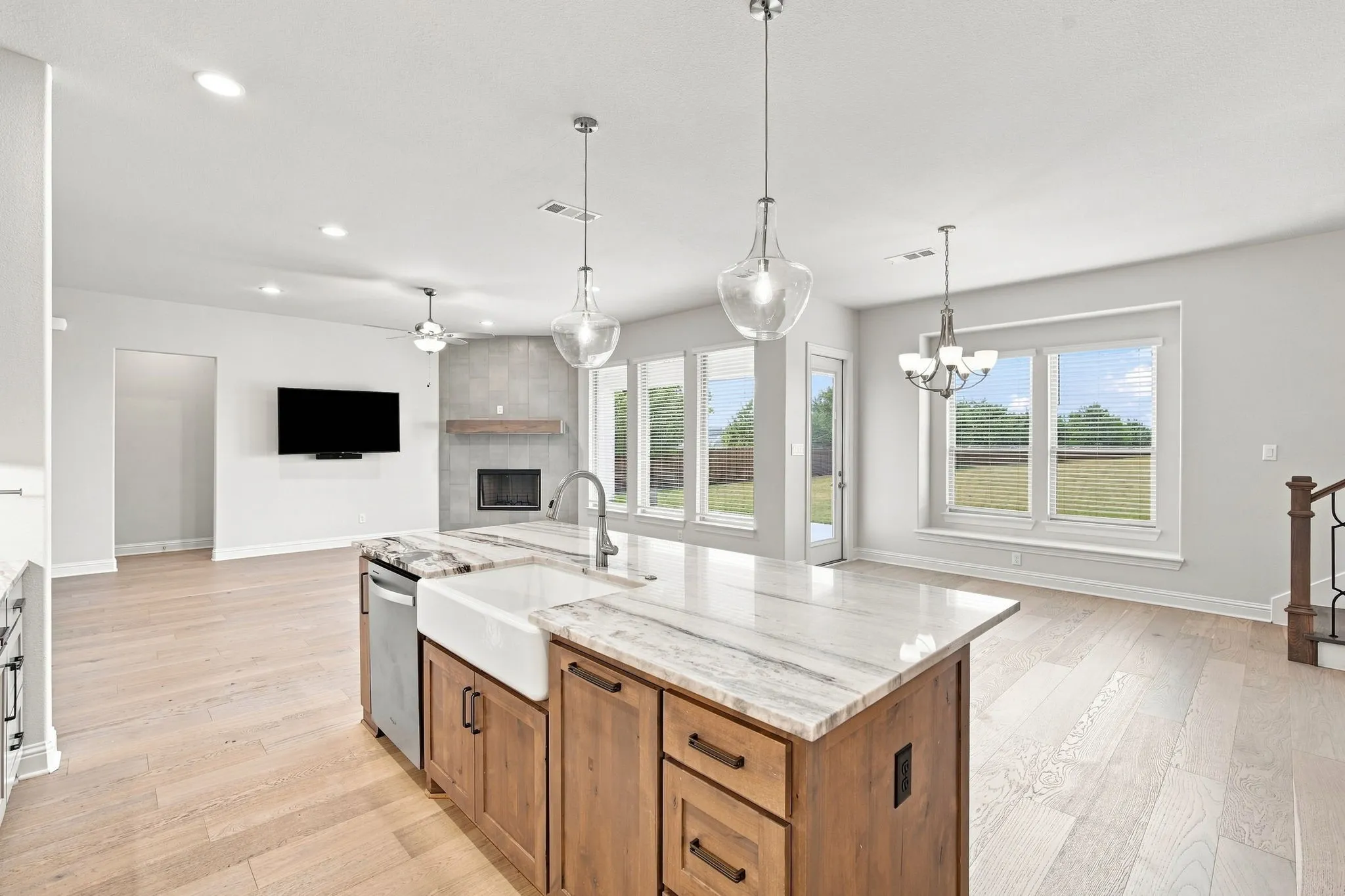 Single Family Residence For Sale in Ellis County , 801 Brandi Ridge Drive, Midlothian, Texas 76065, 4 Bedroom, 4 Bathroom, 2 Garage spaces, 3,210 Sqft, built in 2023, mls#21379709, Real Estate Agent in Midlothian, Homes For Sale in Ellis county, Homes For Sale in Midlothian, Realtor in Midlothian Texas, Real Estate Brokerage Independent Realty Texas, Luminita Cordes Realtor