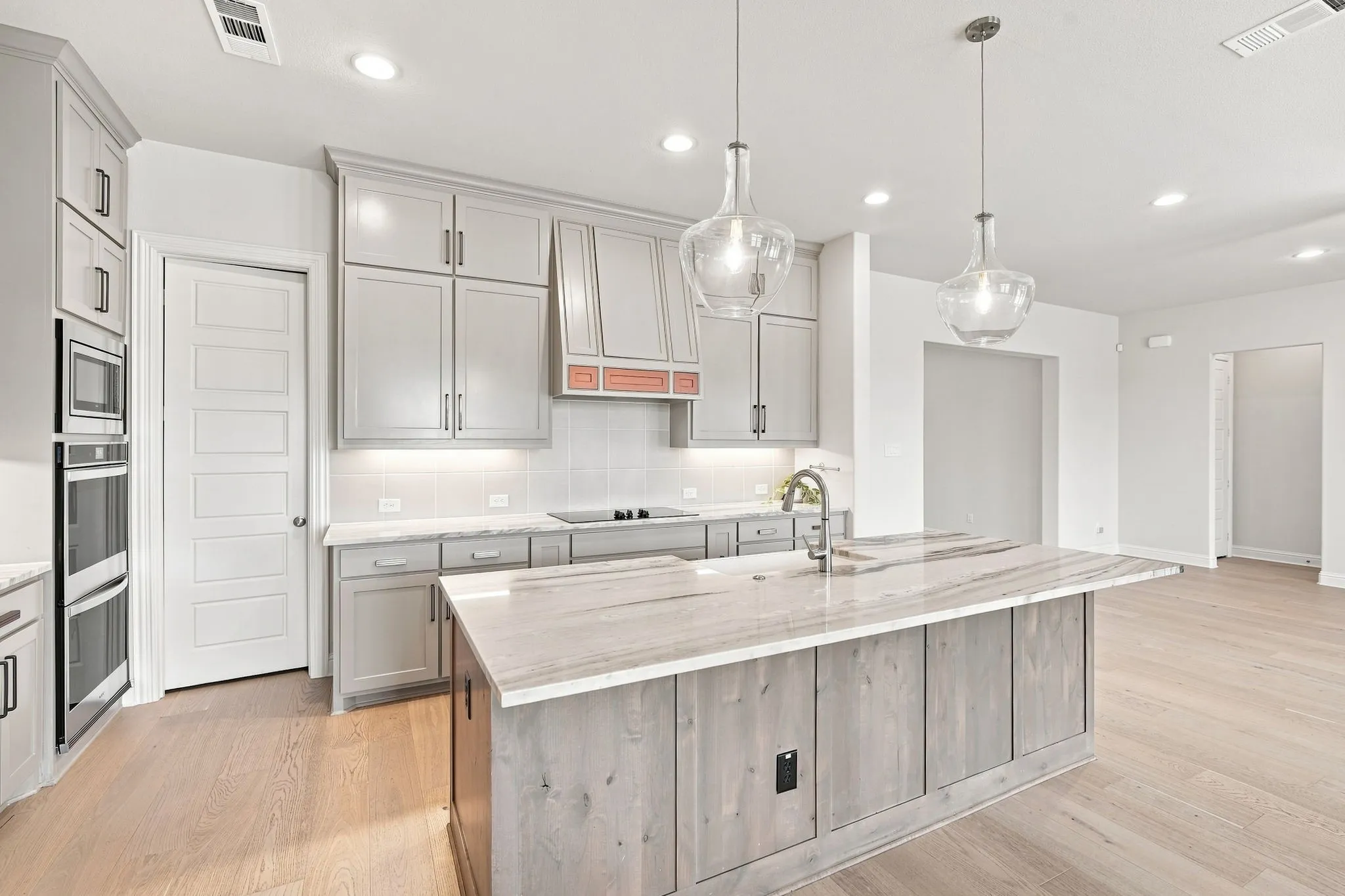 Single Family Residence For Sale in Ellis County , 801 Brandi Ridge Drive, Midlothian, Texas 76065, 4 Bedroom, 4 Bathroom, 2 Garage spaces, 3,210 Sqft, built in 2023, mls#21379709, Real Estate Agent in Midlothian, Homes For Sale in Ellis county, Homes For Sale in Midlothian, Realtor in Midlothian Texas, Real Estate Brokerage Independent Realty Texas, Luminita Cordes Realtor