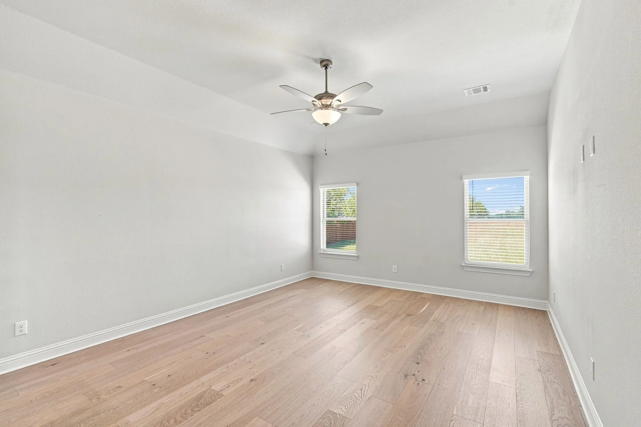 Single Family Residence For Sale in Ellis County , 801 Brandi Ridge Drive, Midlothian, Texas 76065, 4 Bedroom, 4 Bathroom, 2 Garage spaces, 3,210 Sqft, built in 2023, mls#21379709, Real Estate Agent in Midlothian, Homes For Sale in Ellis county, Homes For Sale in Midlothian, Realtor in Midlothian Texas, Real Estate Brokerage Independent Realty Texas, Luminita Cordes Realtor